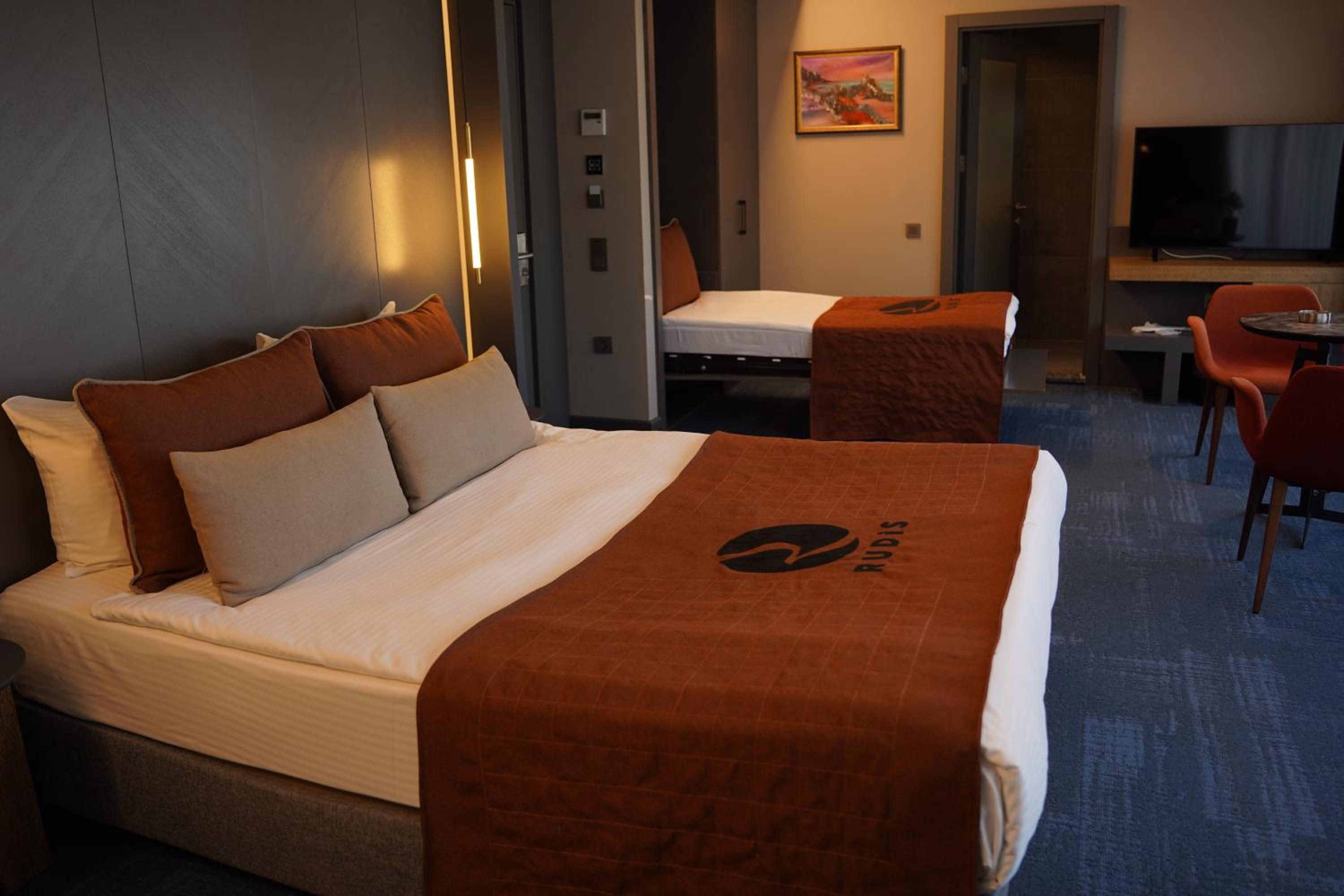 Double Room with Spa Bath - Photo 1