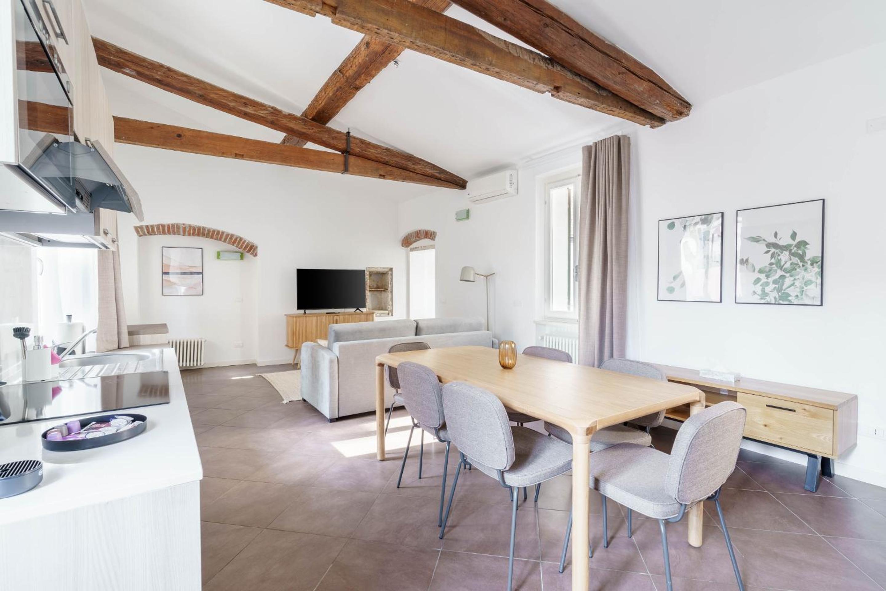 One-Bedroom Apartment with Balcony