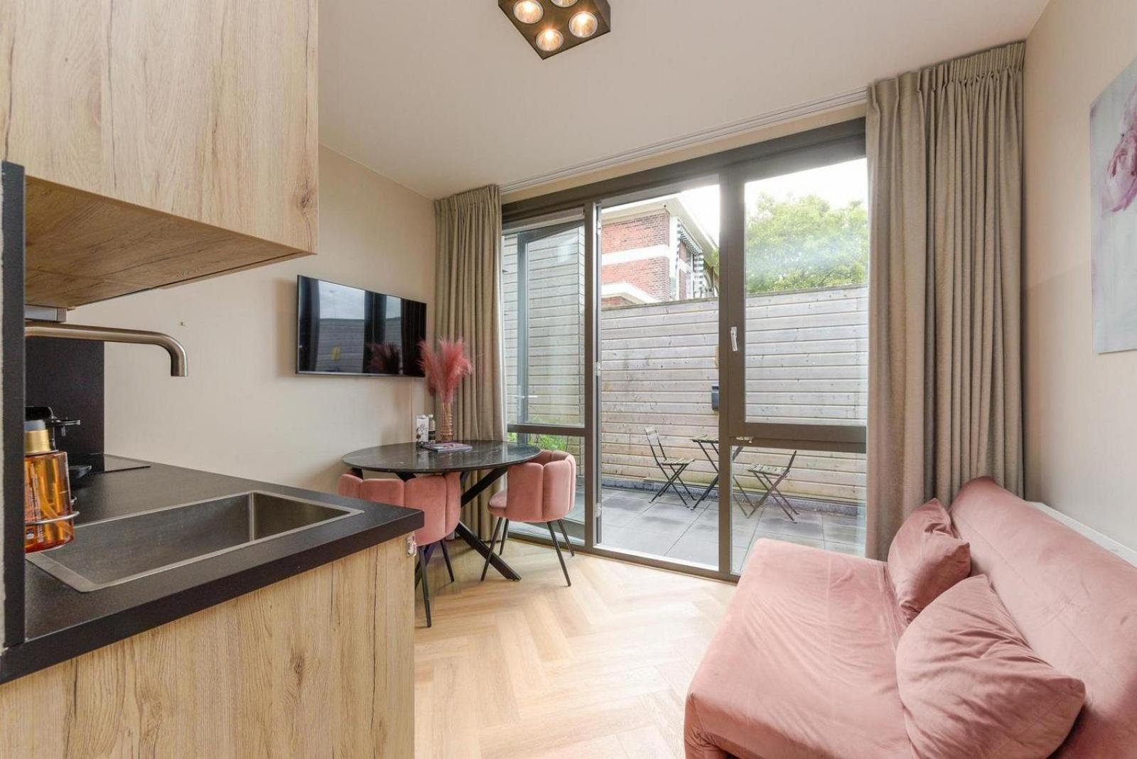 Apartment with Balcony - Photo 4