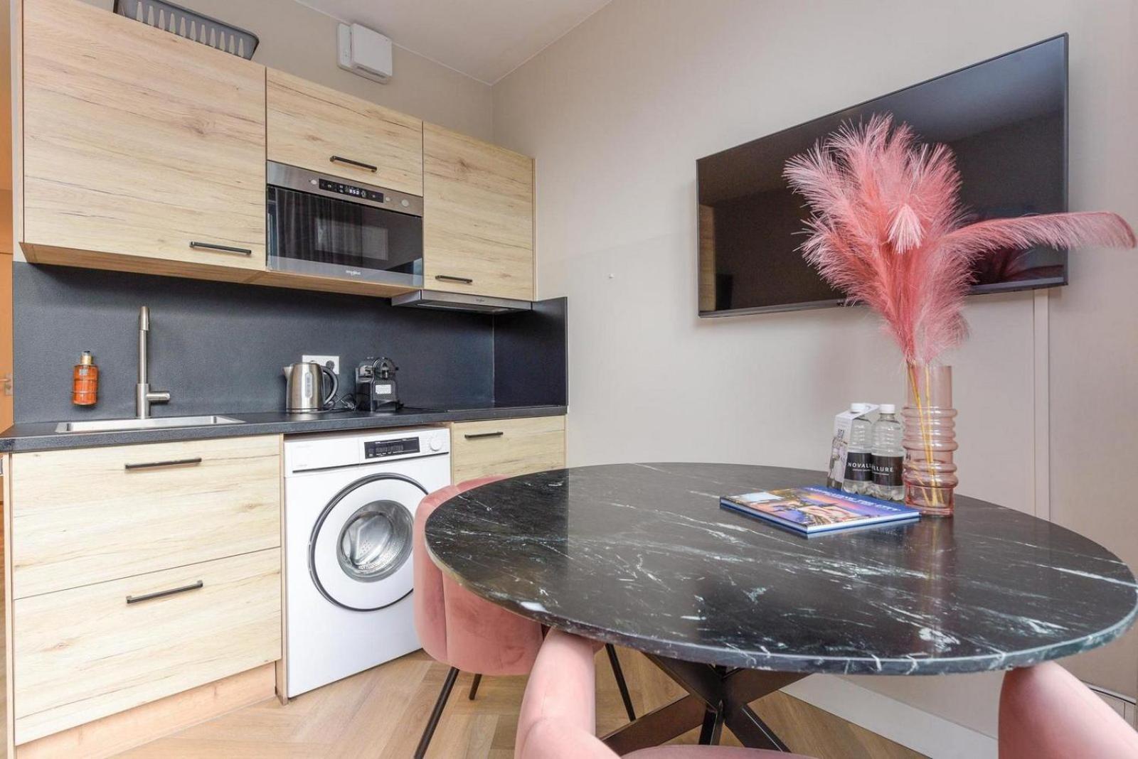 Apartment with Balcony - Photo 6
