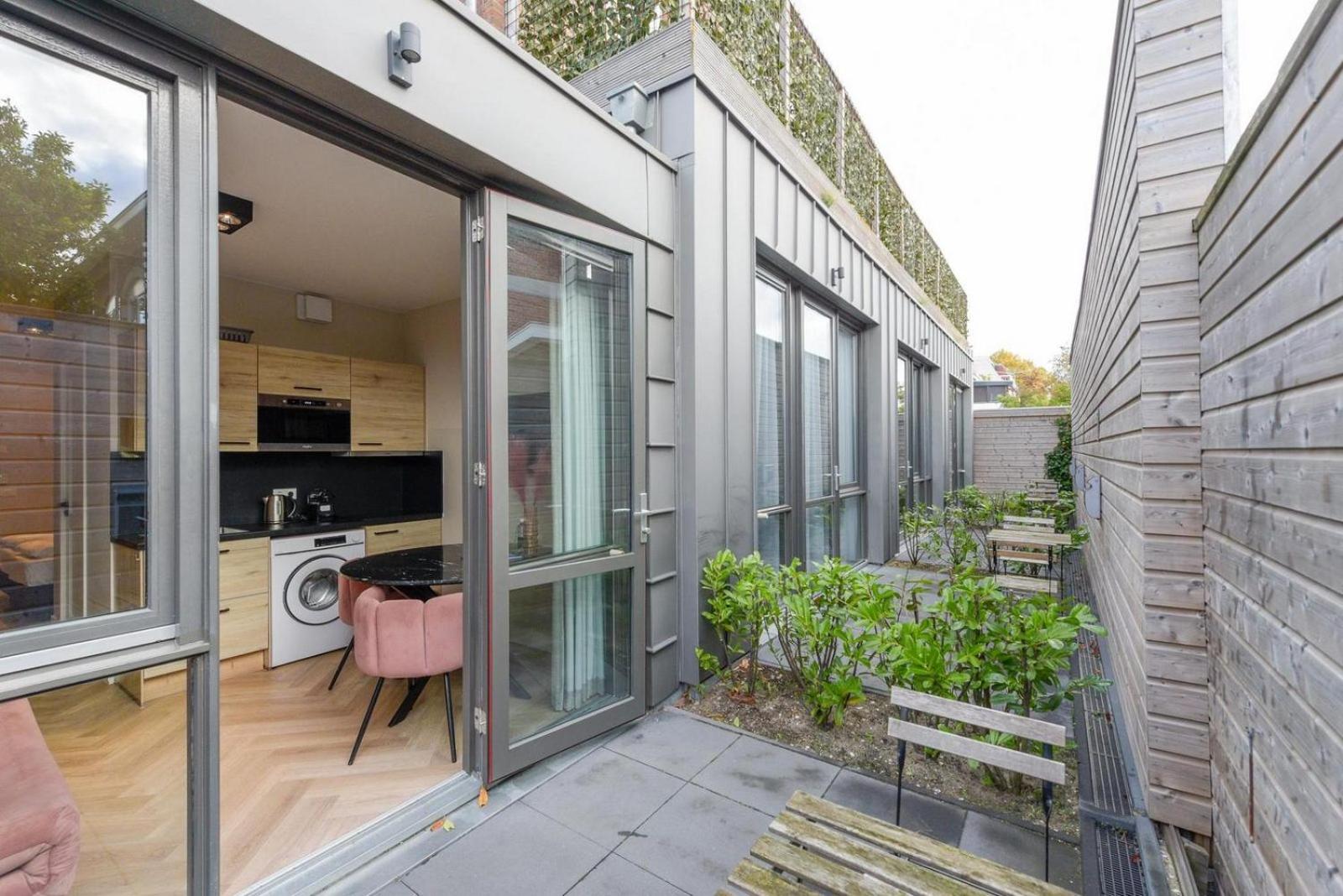 Apartment with Balcony - Photo 7