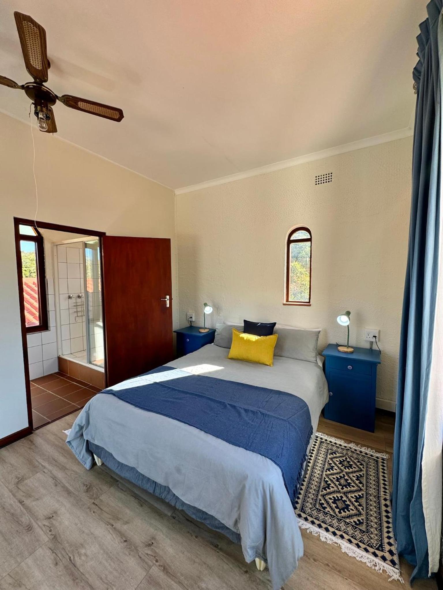 Five-Bedroom House photo 2