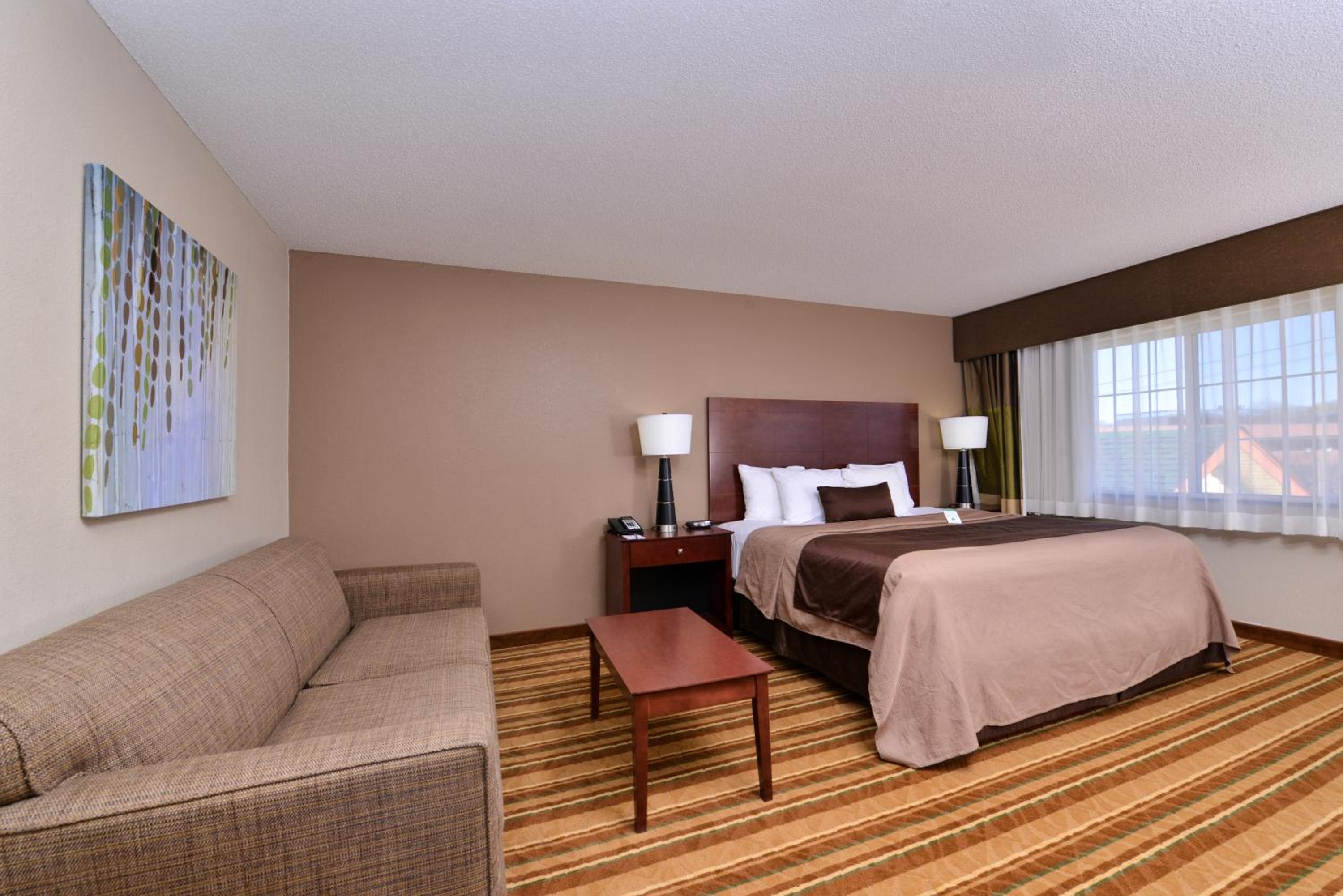 King Suite With Sofa Bed - Non-Smoking photo 3