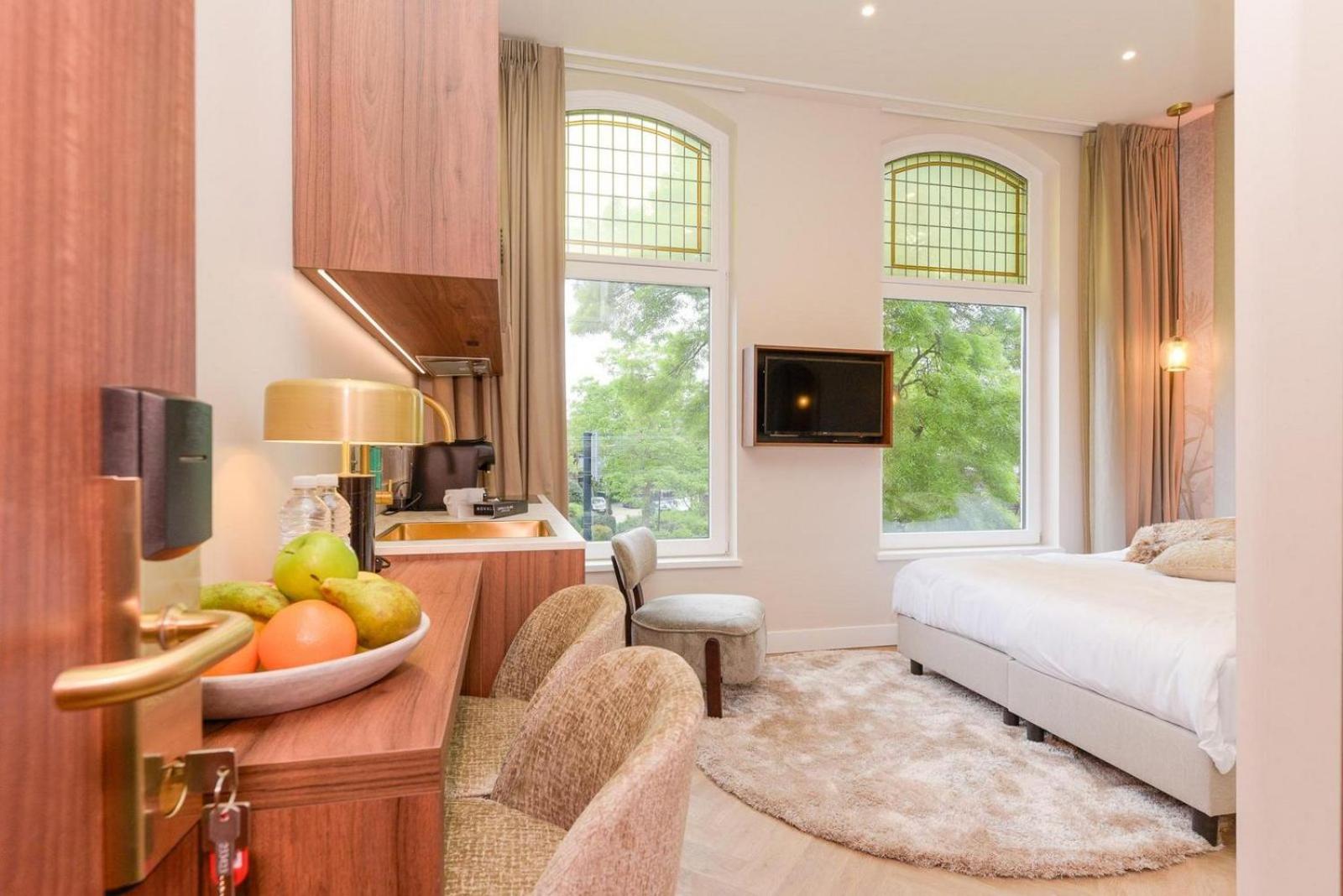 Studio Apartment