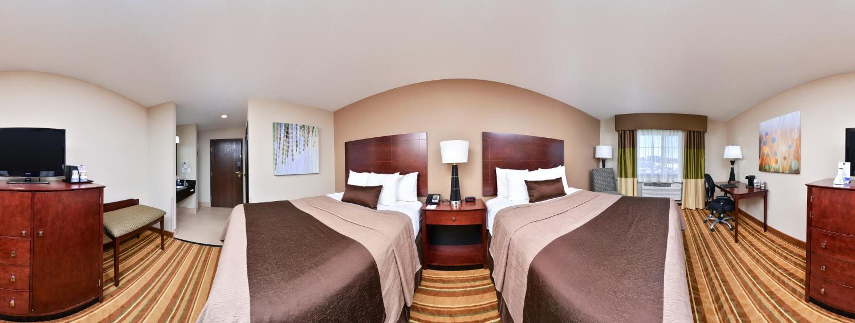 Queen Room With Two Queen Beds - Non-Smoking photo 3