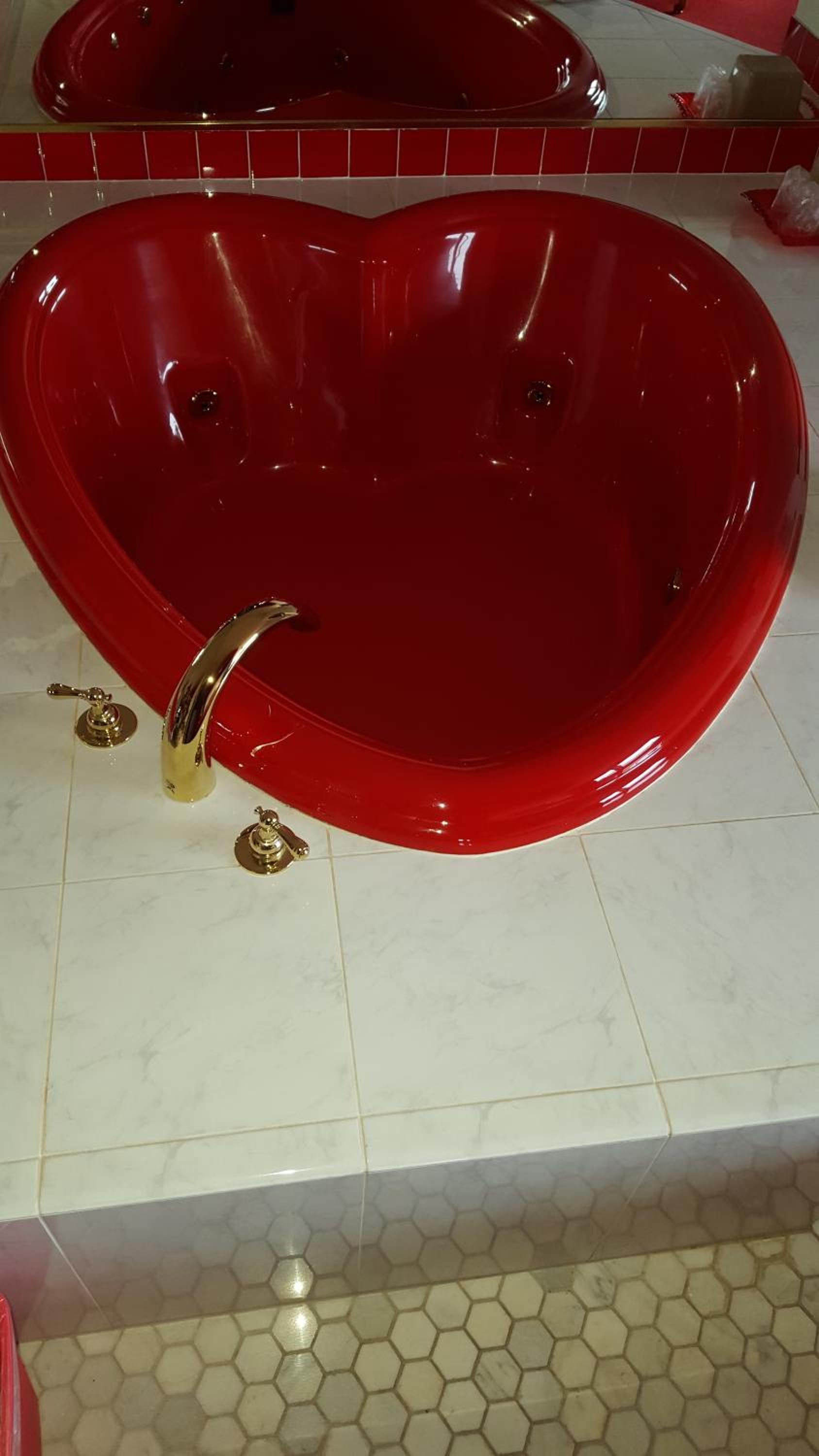 King Suite With Whirlpool - Non-Smoking photo 2
