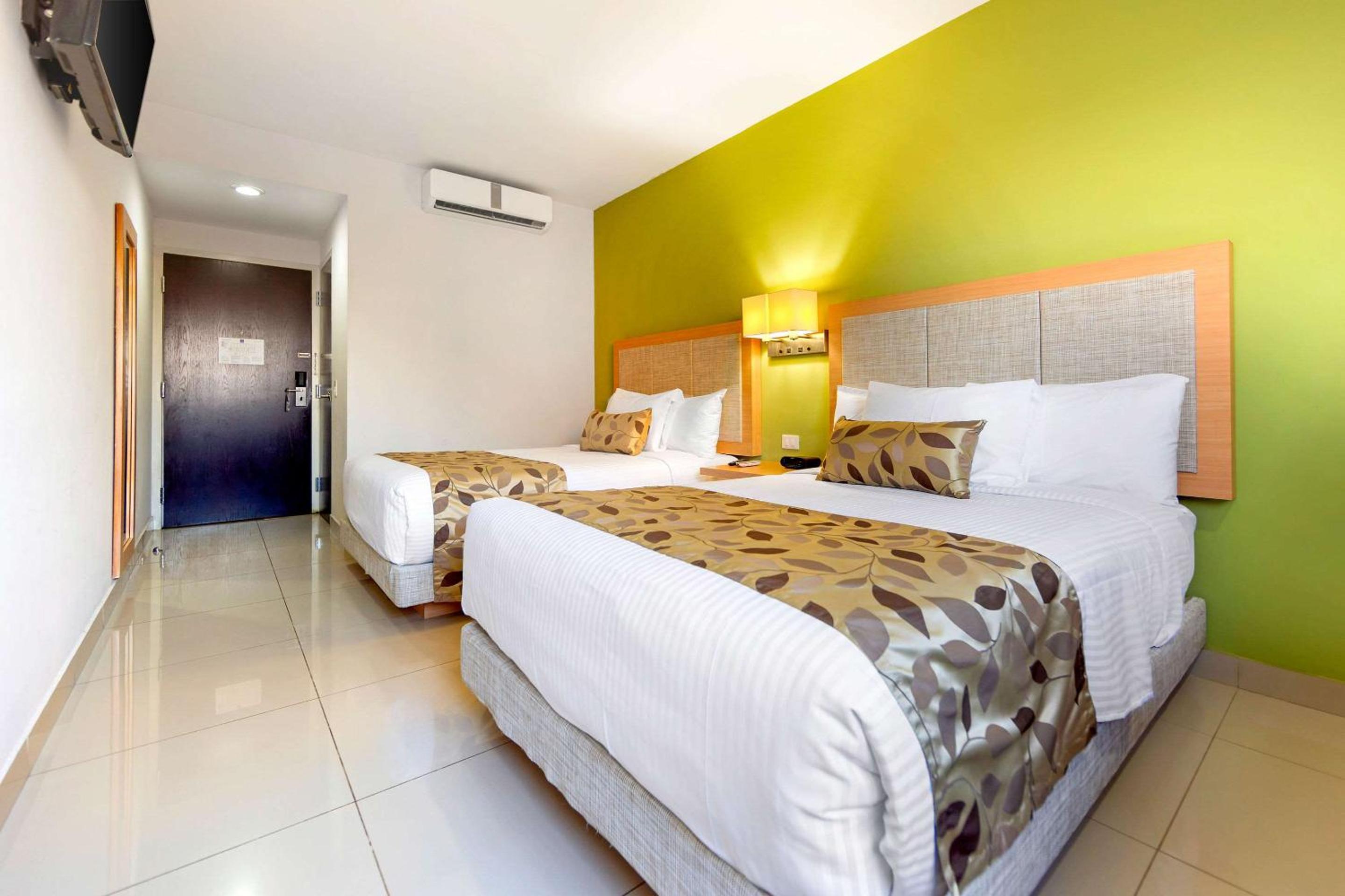 Quarto Duplo com Duas Camas de Casal