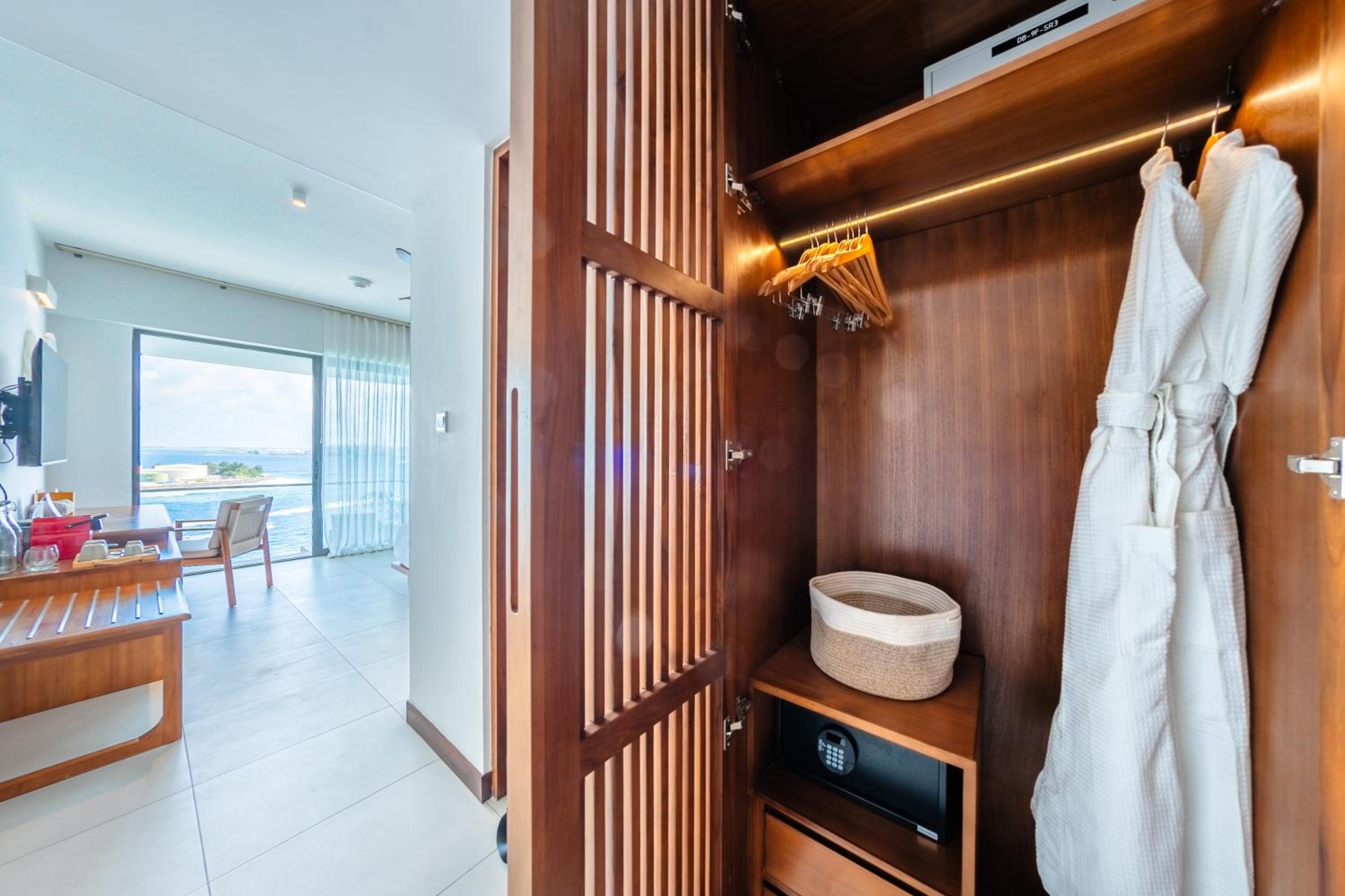 Superior Ocean Front (Free Airport Transfer) - Photo 8