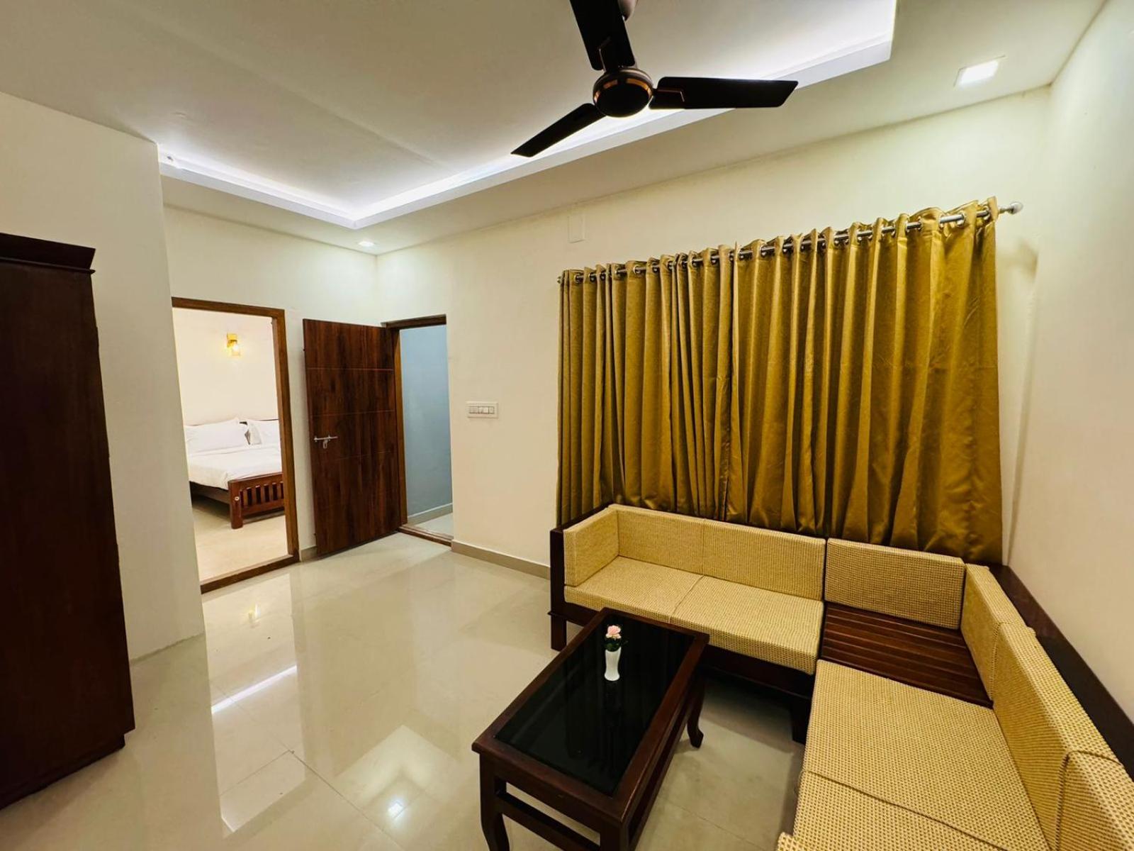 Deluxe Double Room with Balcony - Photo 20