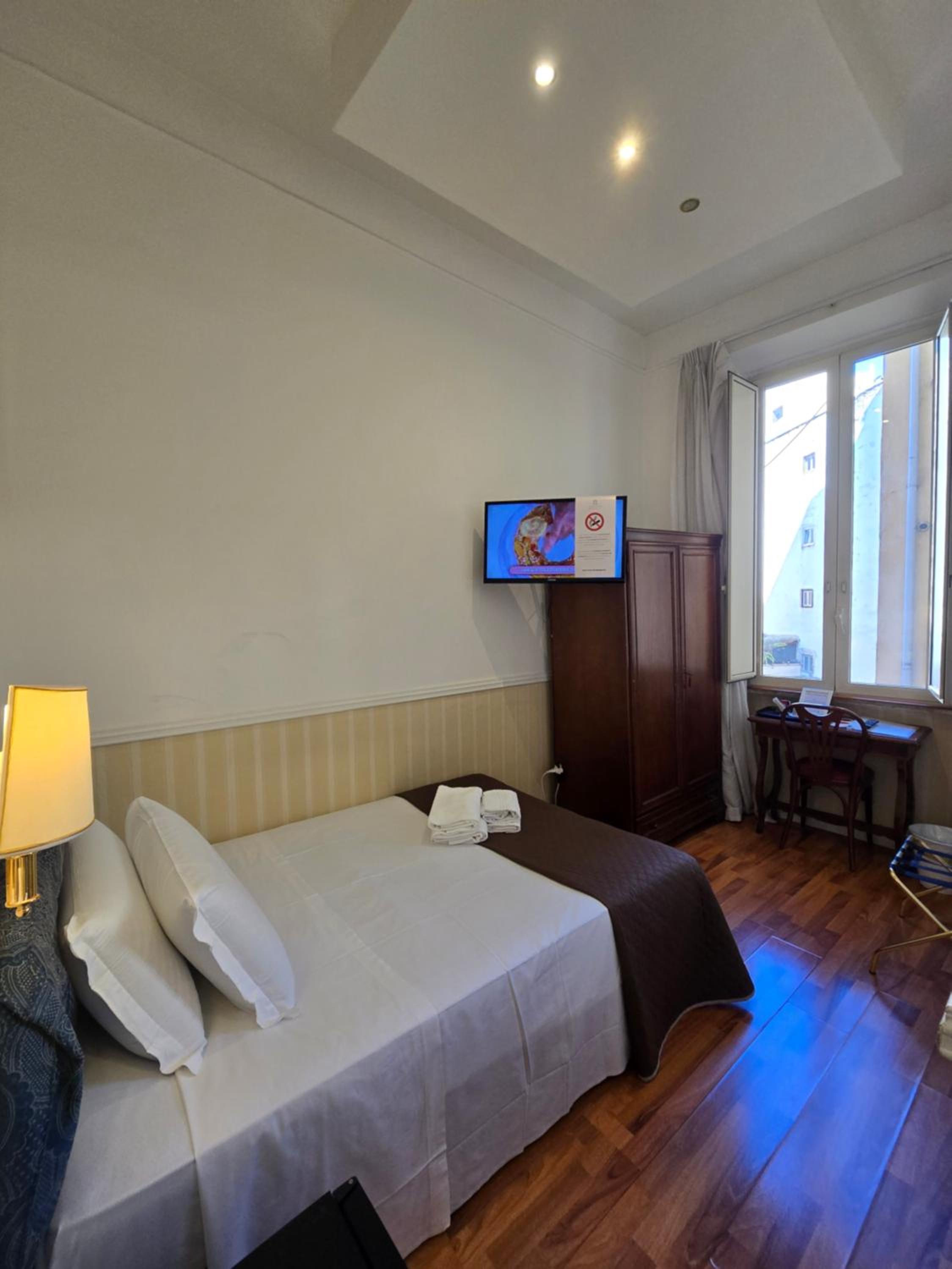 Single Room photo 1