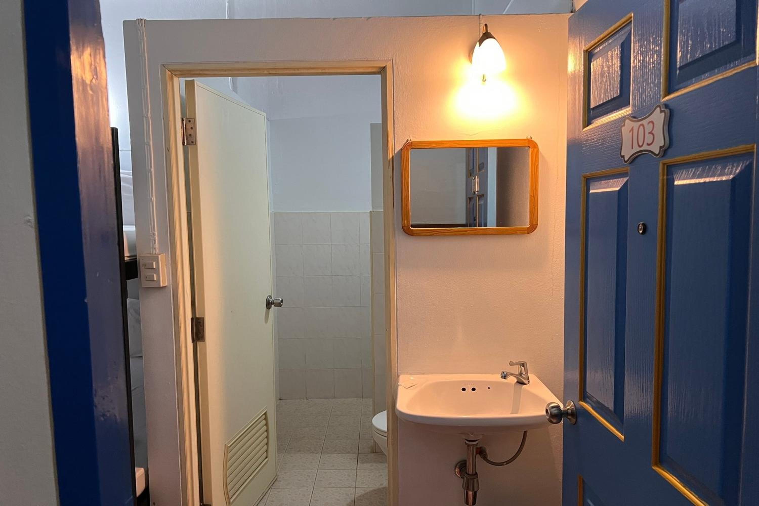 Standard Double Room with Fan - Photo 7