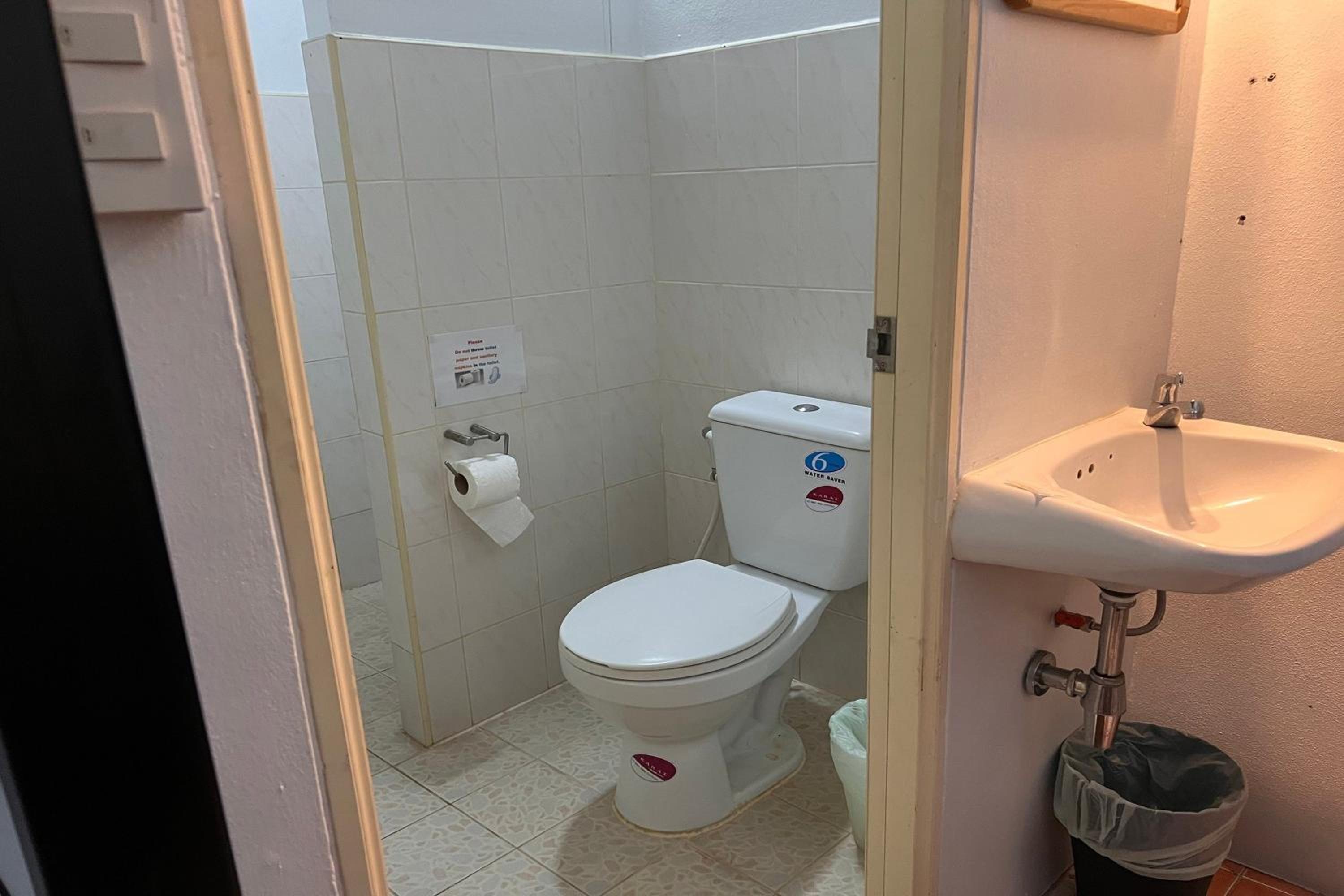 Standard Double Room with Fan - Photo 8