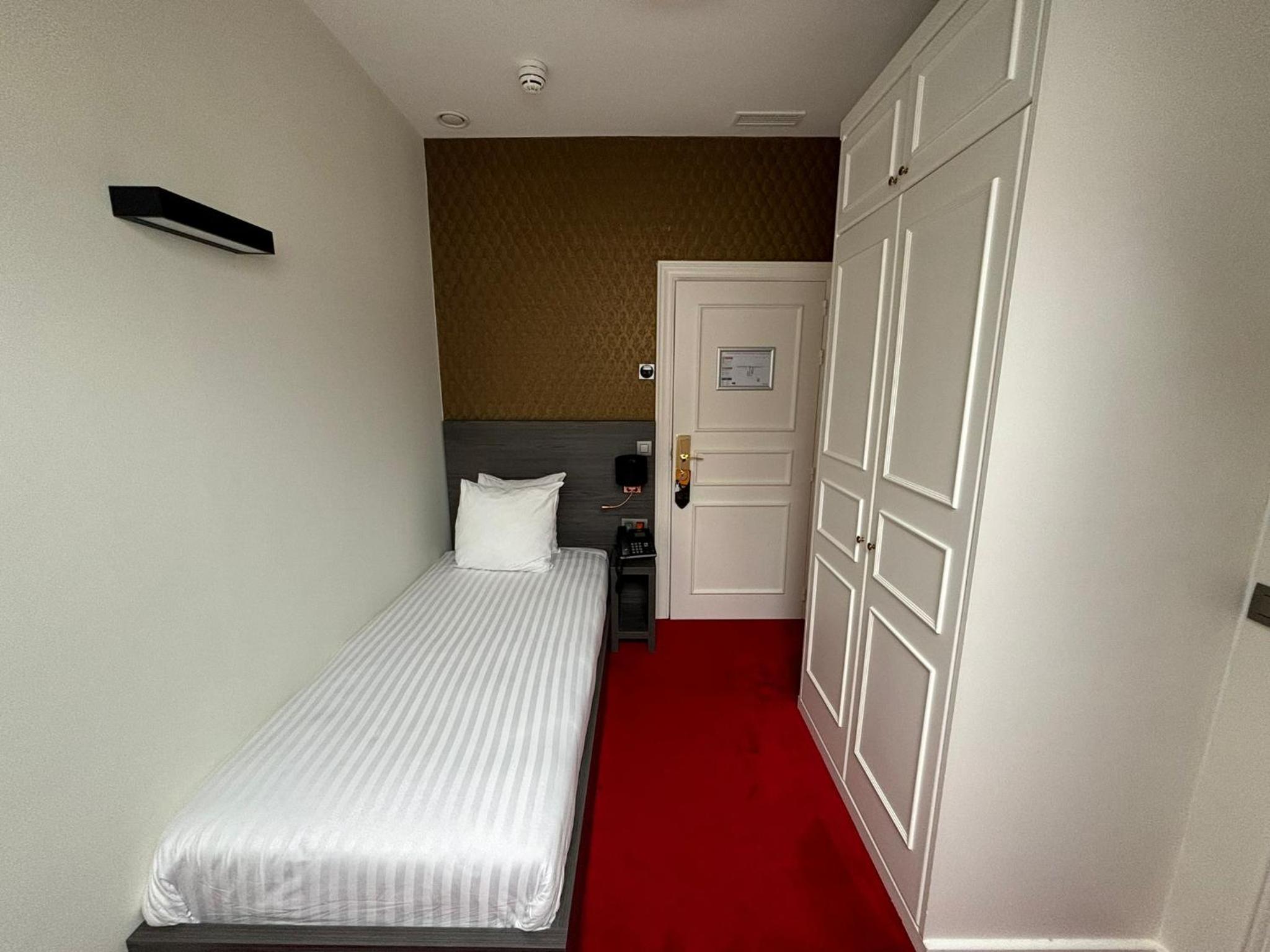 Single Room photo 2