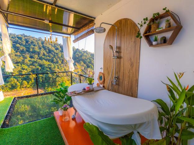 Quadruple Room with Bath - Photo 5