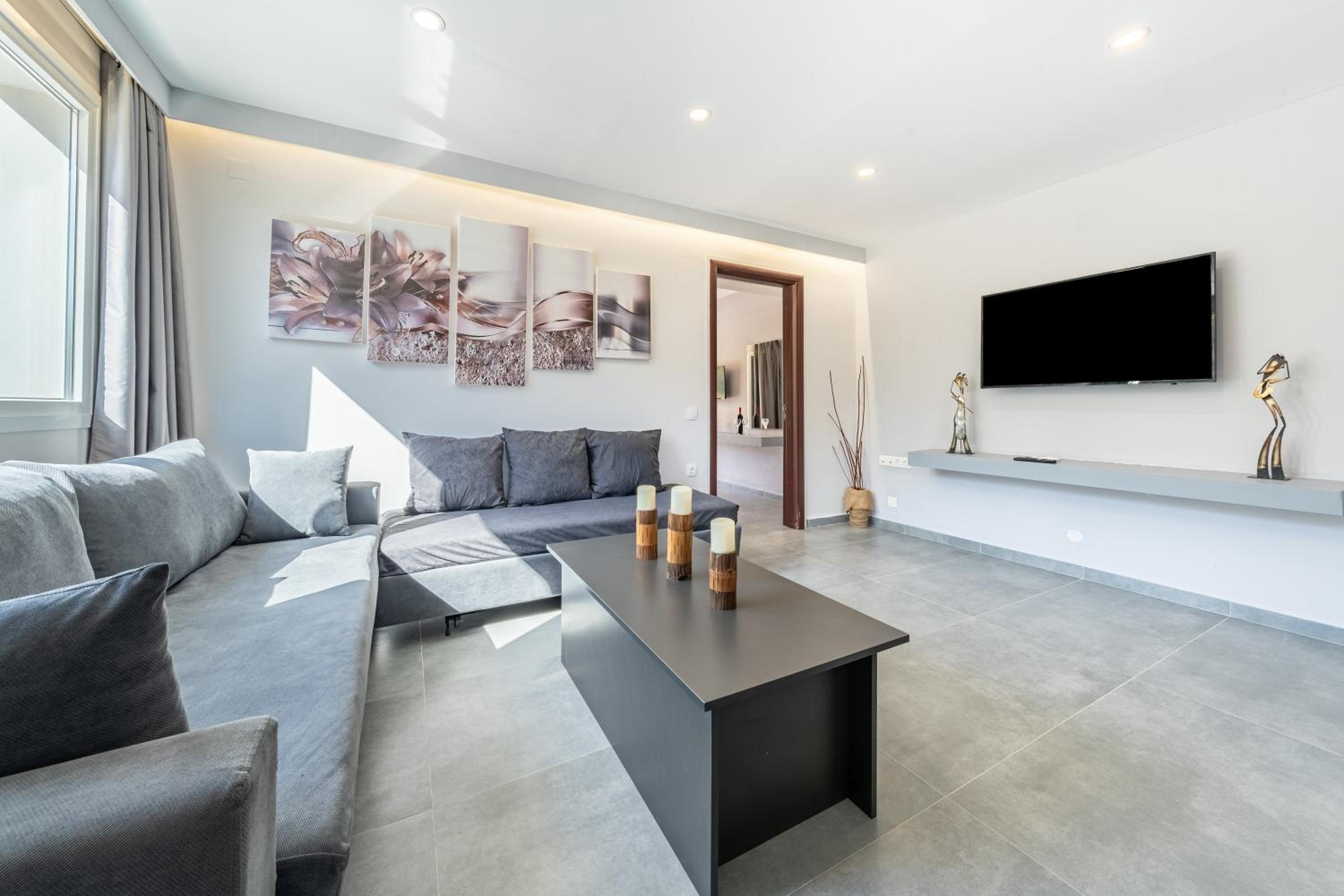 Superior One-Bedroom Apartment with Balcony