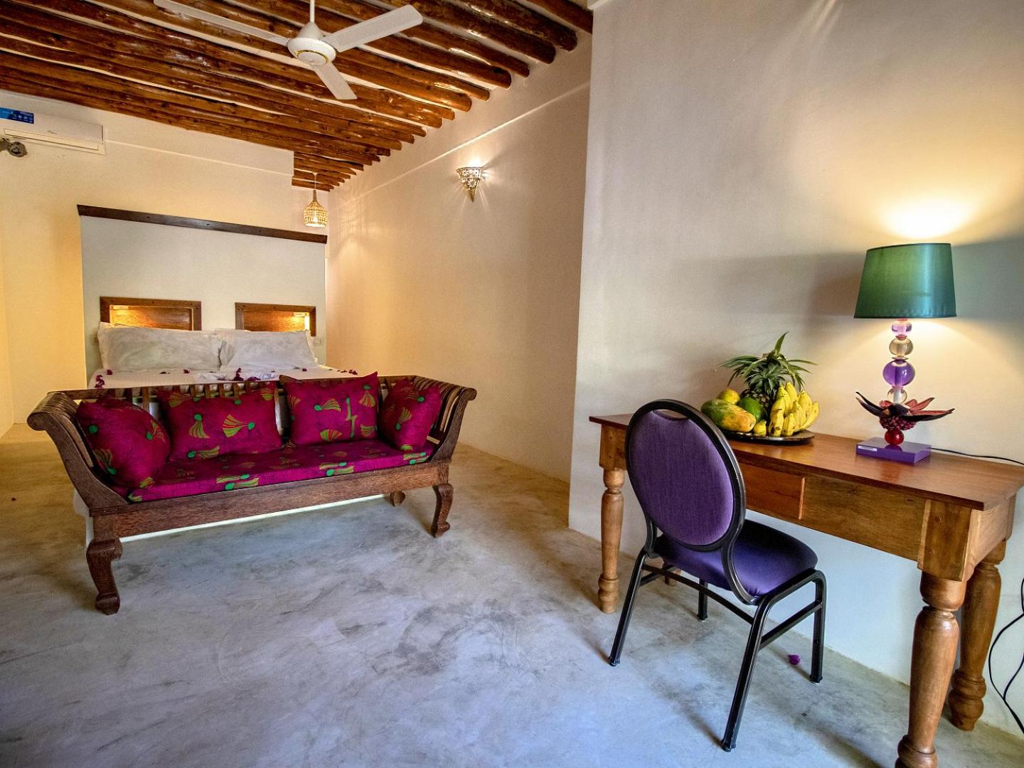 Family Room with Garden View