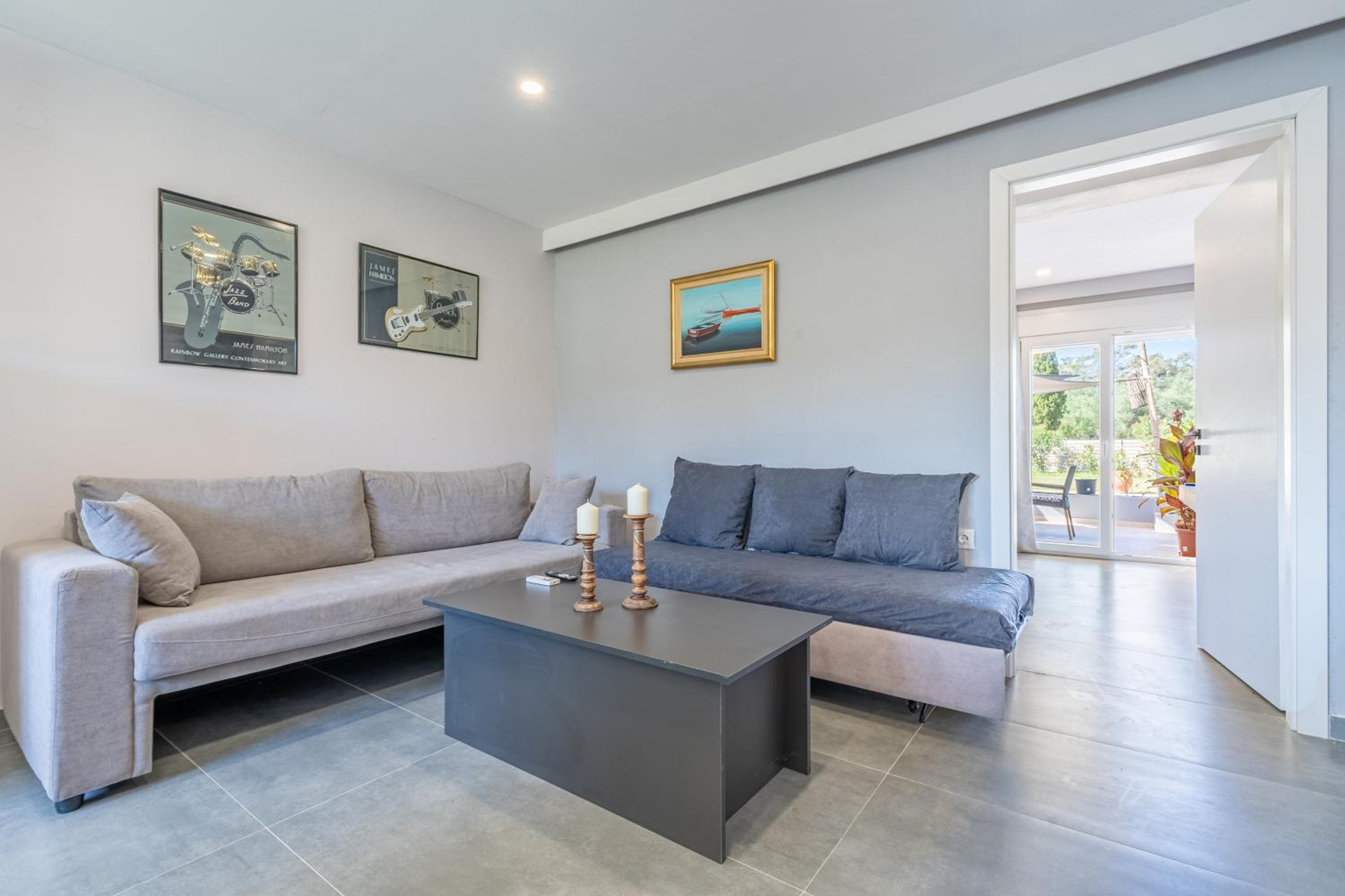 Two-Bedroom Deluxe Apartment with Garden View