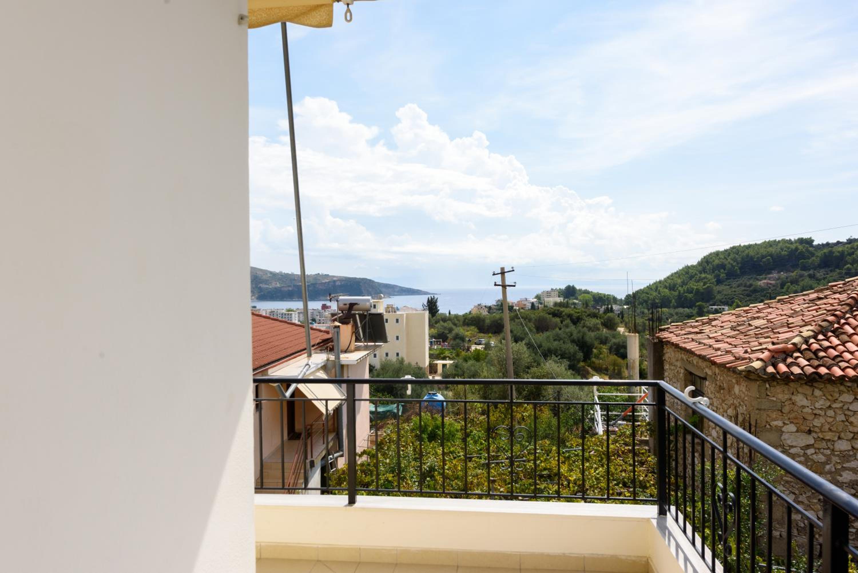 Two-Bedroom Apartment With Balcony photo 3