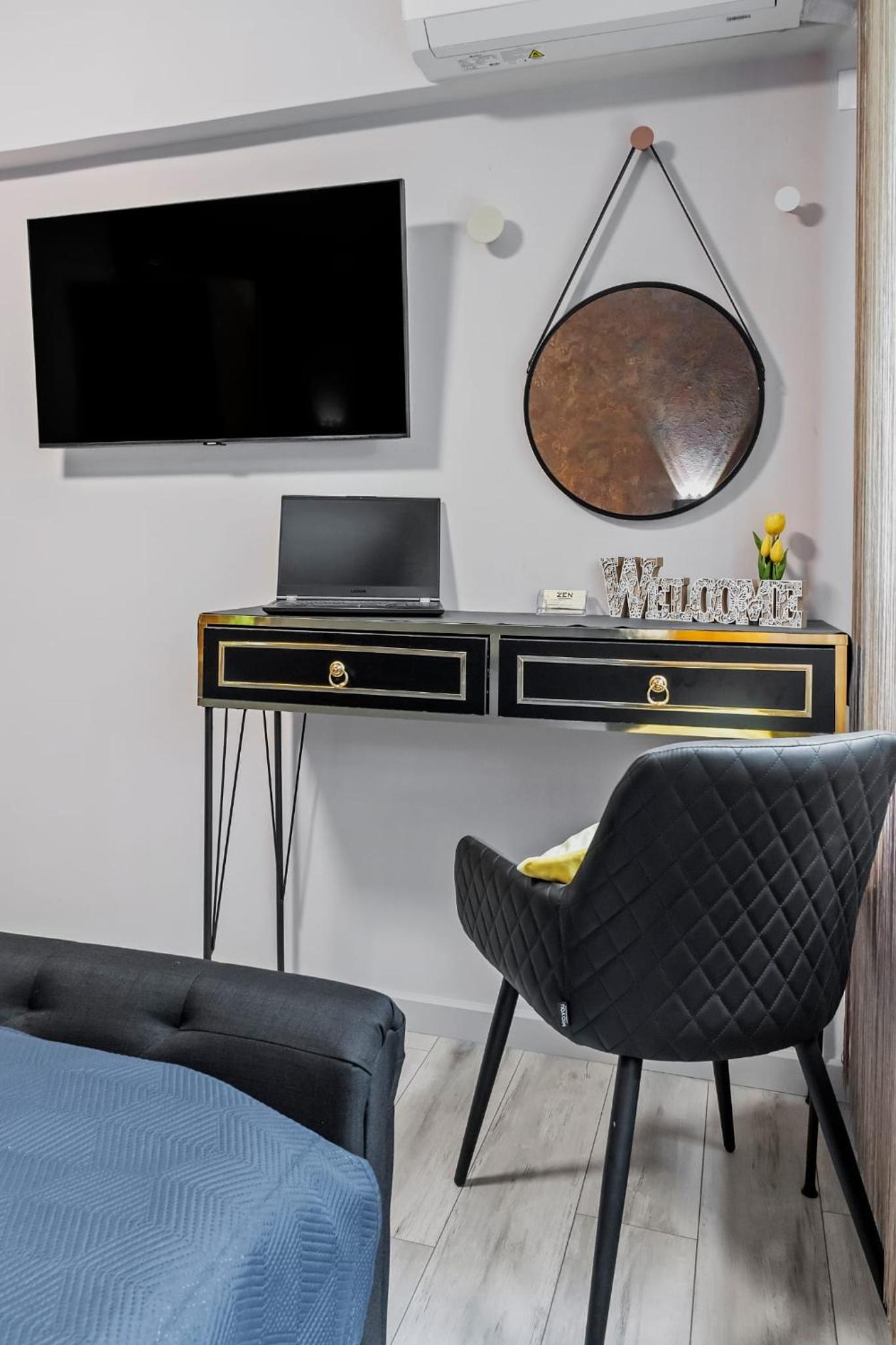Studio Apartment with Queen Bed photo 3