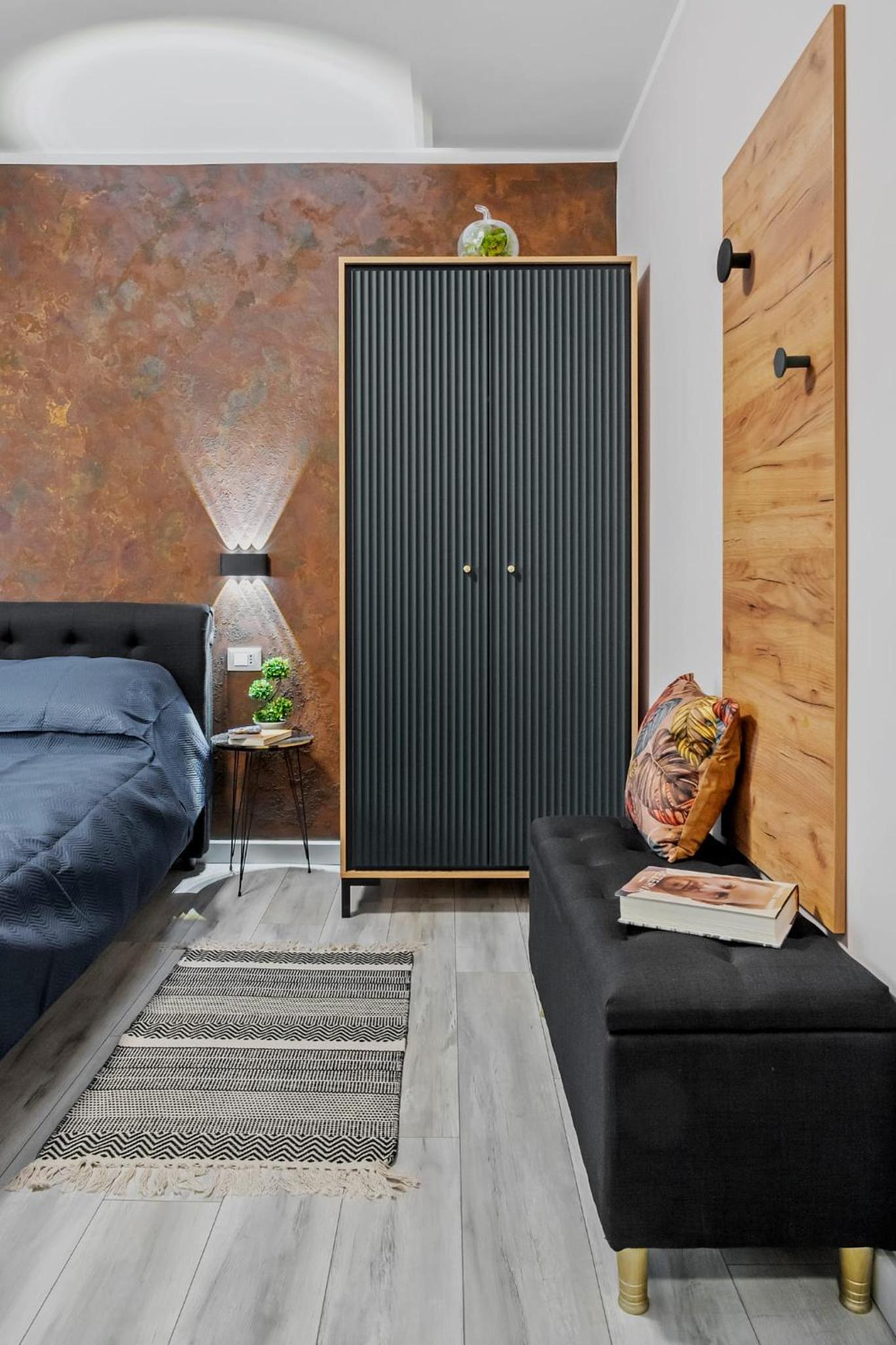 Studio Apartment with Queen Bed photo 2