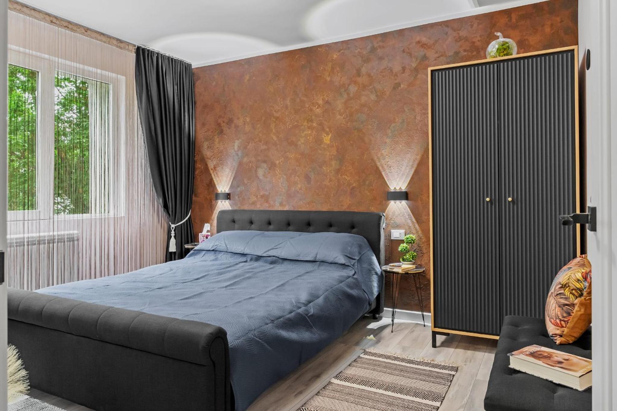 Studio Apartment with Queen Bed photo 1