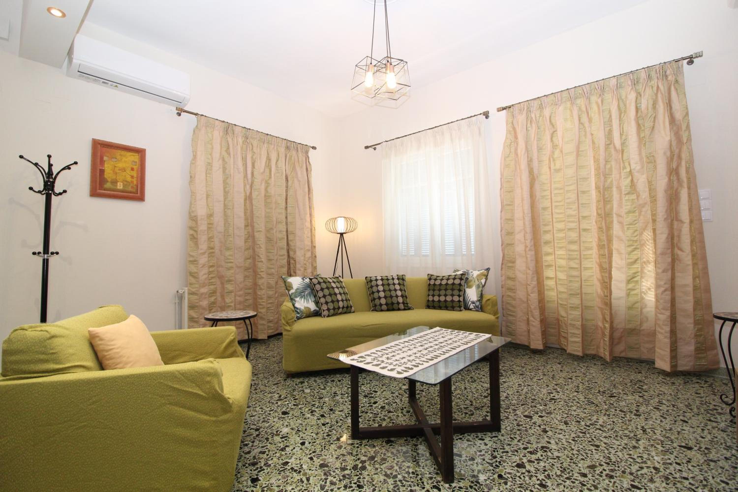 Apartment photo 2