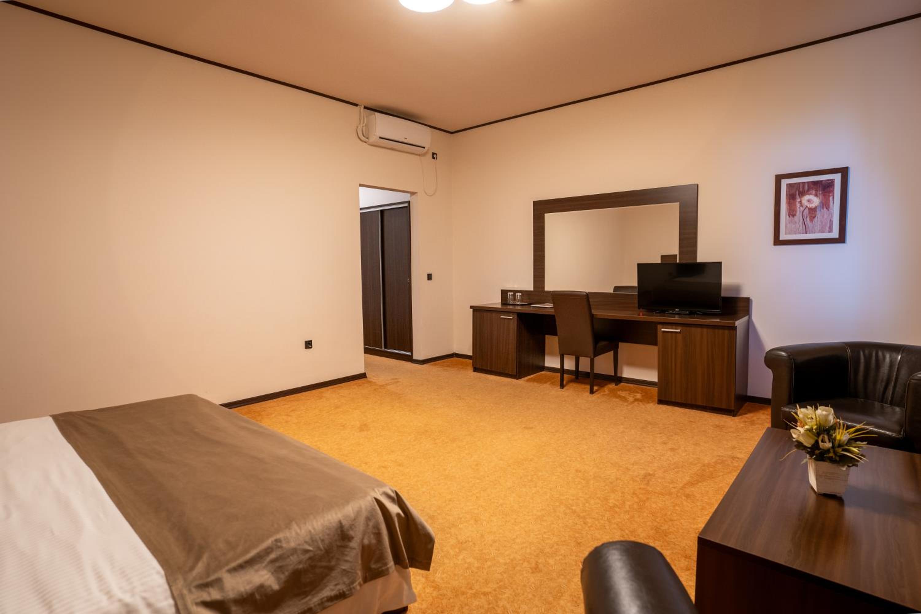 Double Room - Photo 14