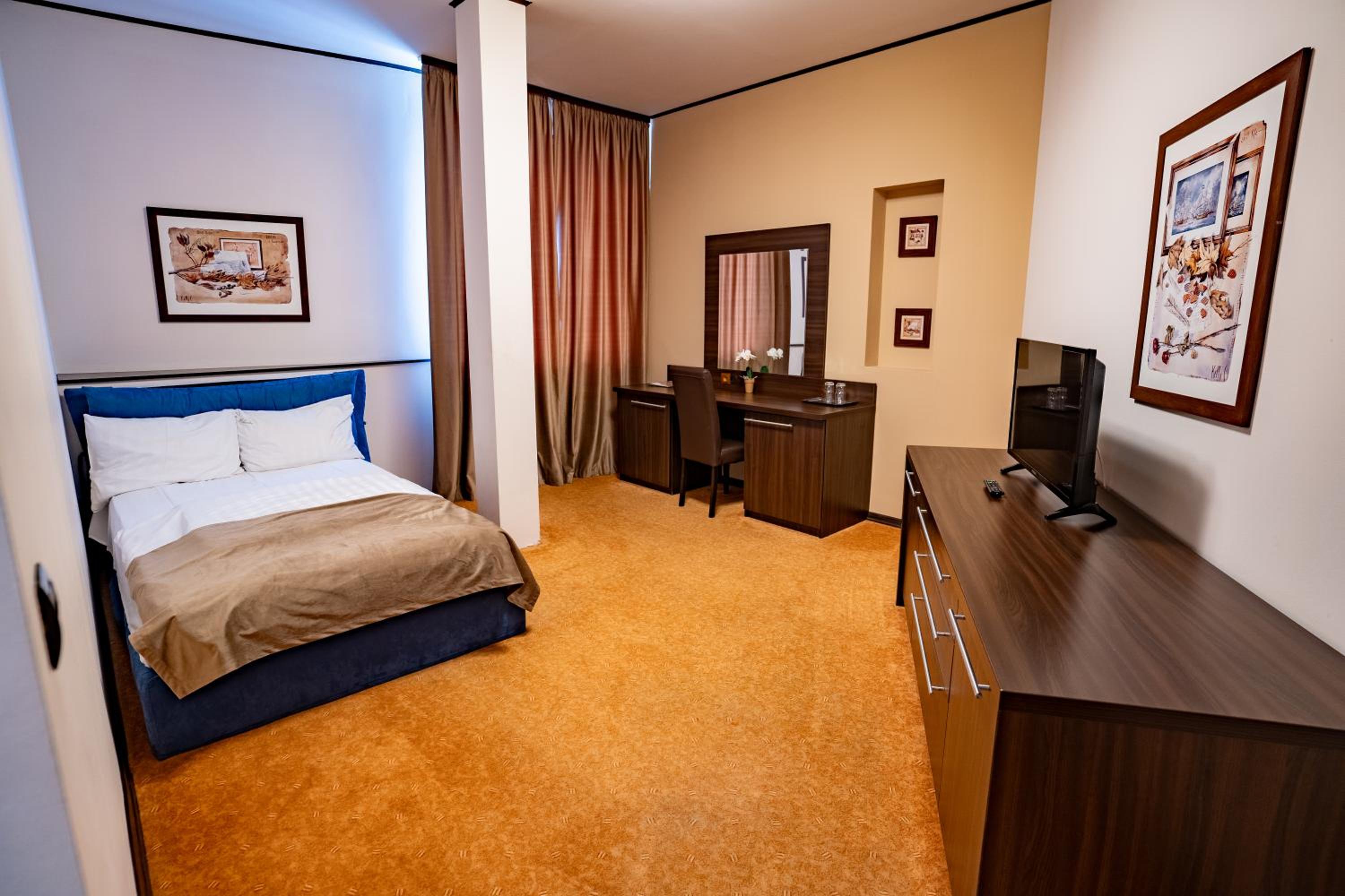 Senior Suite - Photo 5