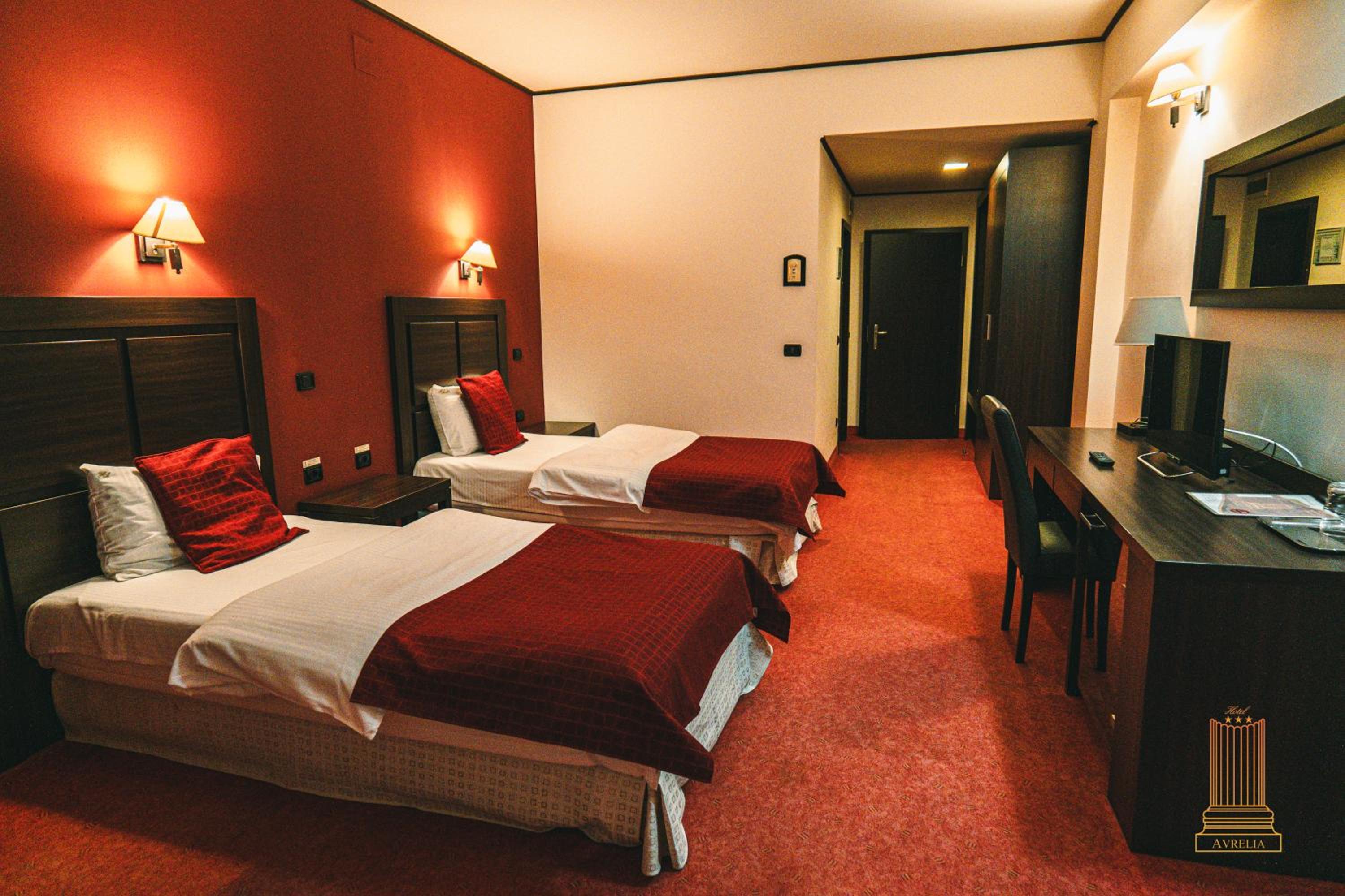 Twin Room with Extra Bed - Photo 4