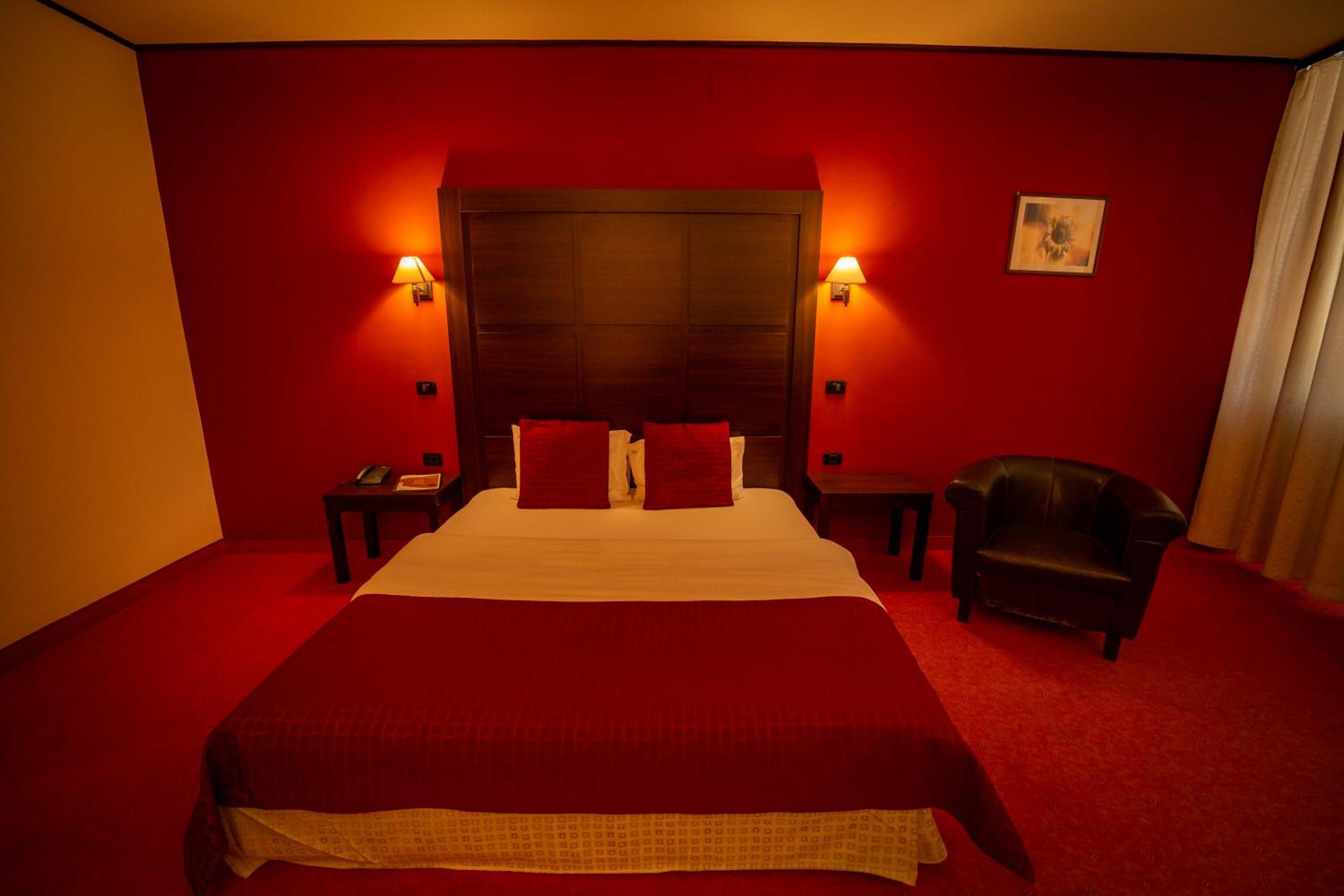 Double Room - Photo 12