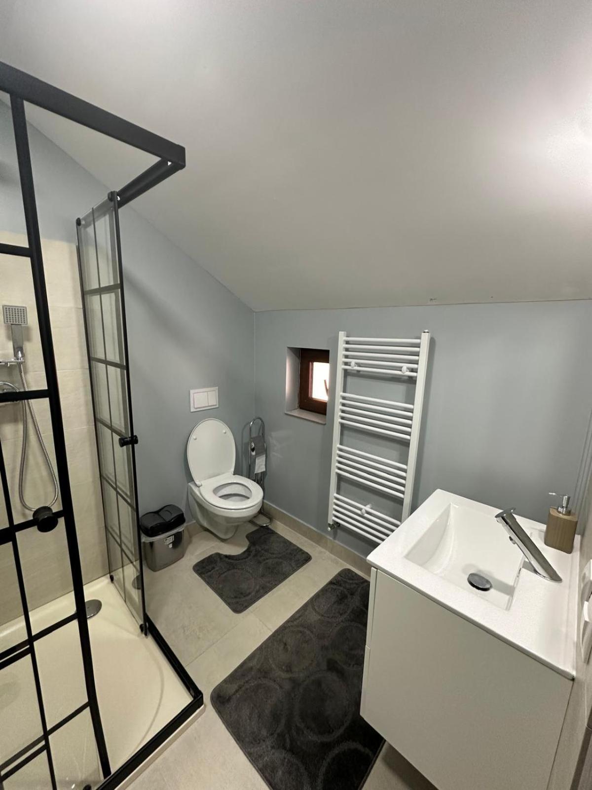 Basic Triple Room photo 2