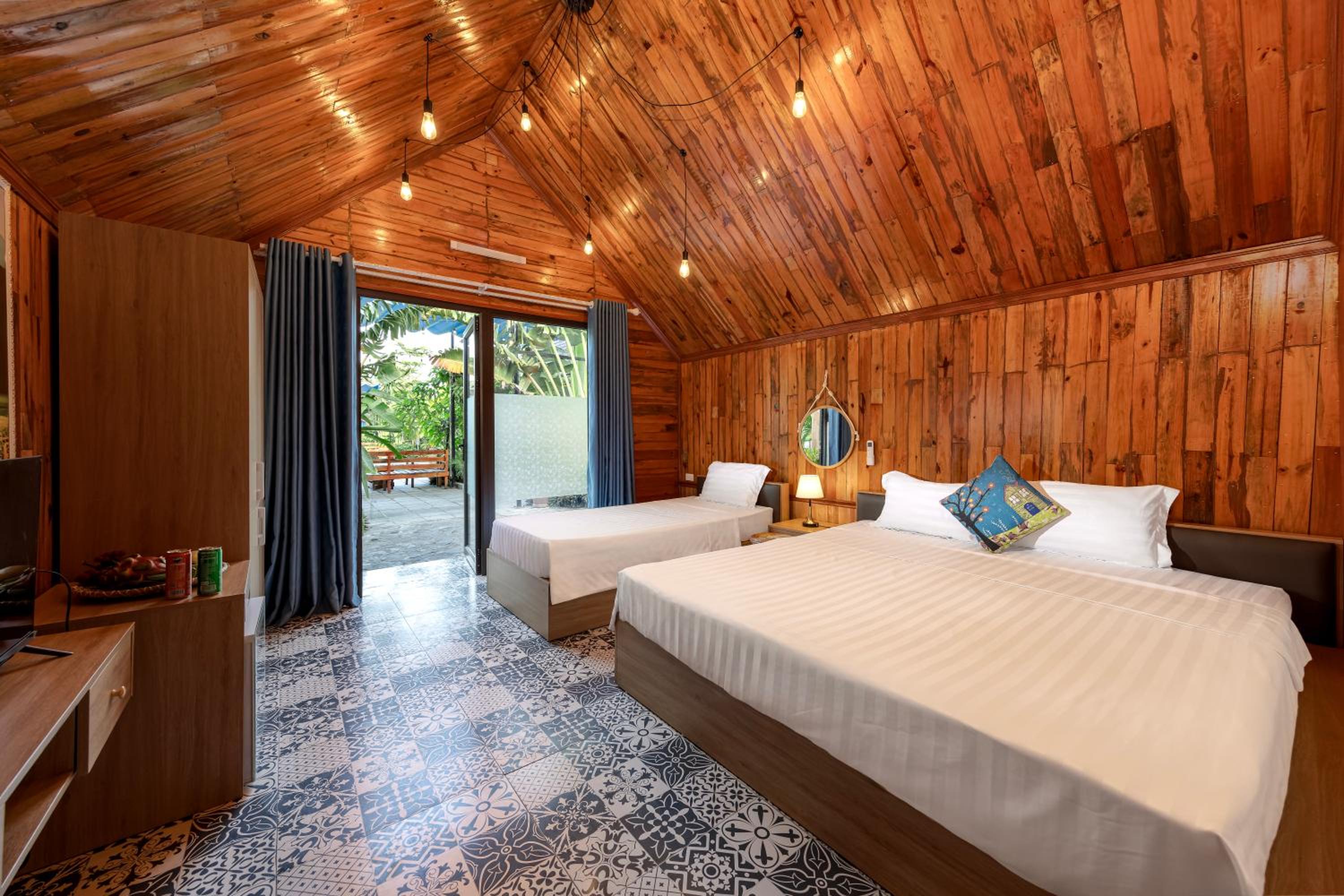 Triple Room with Pool View photo 3