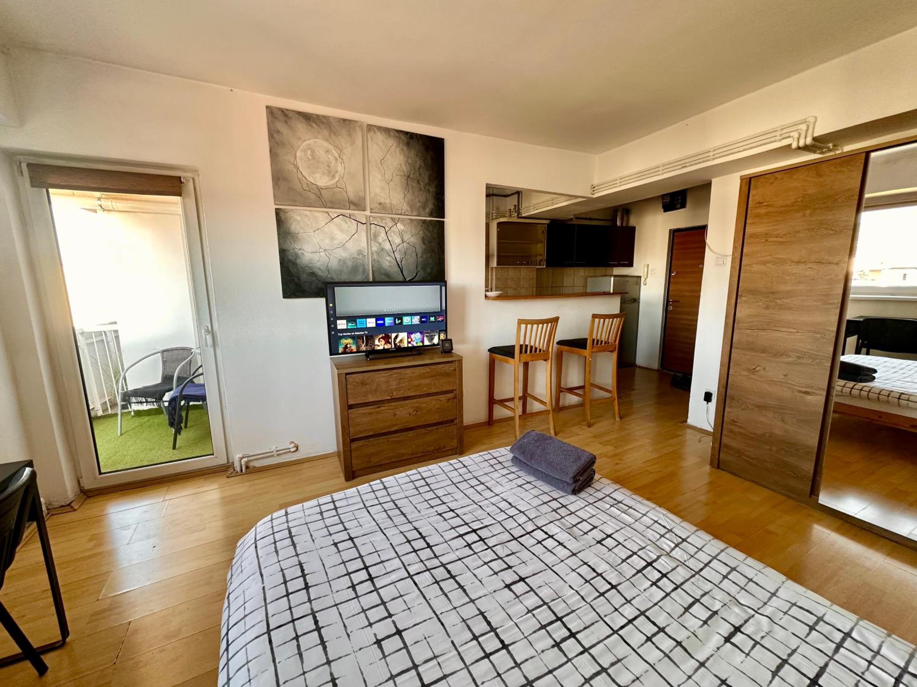 Studio Apartment - Photo 6