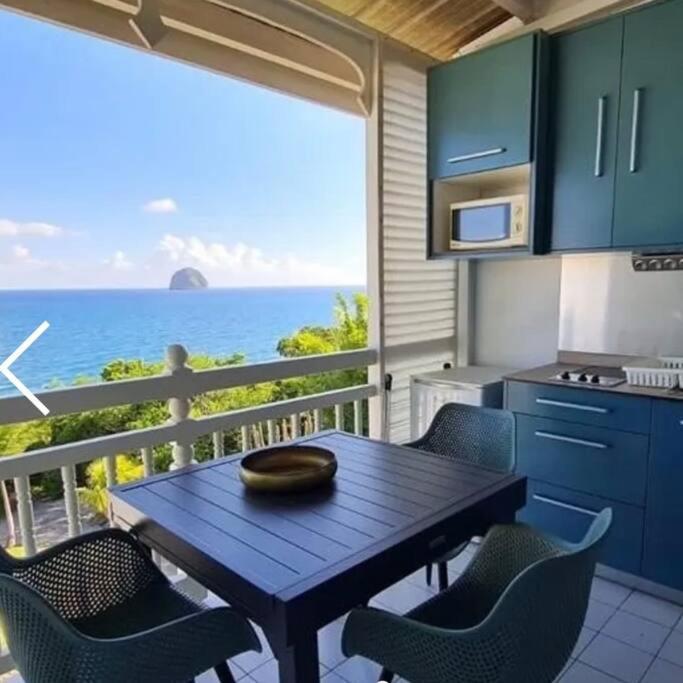 One-Bedroom Apartment with Sea View photo 2