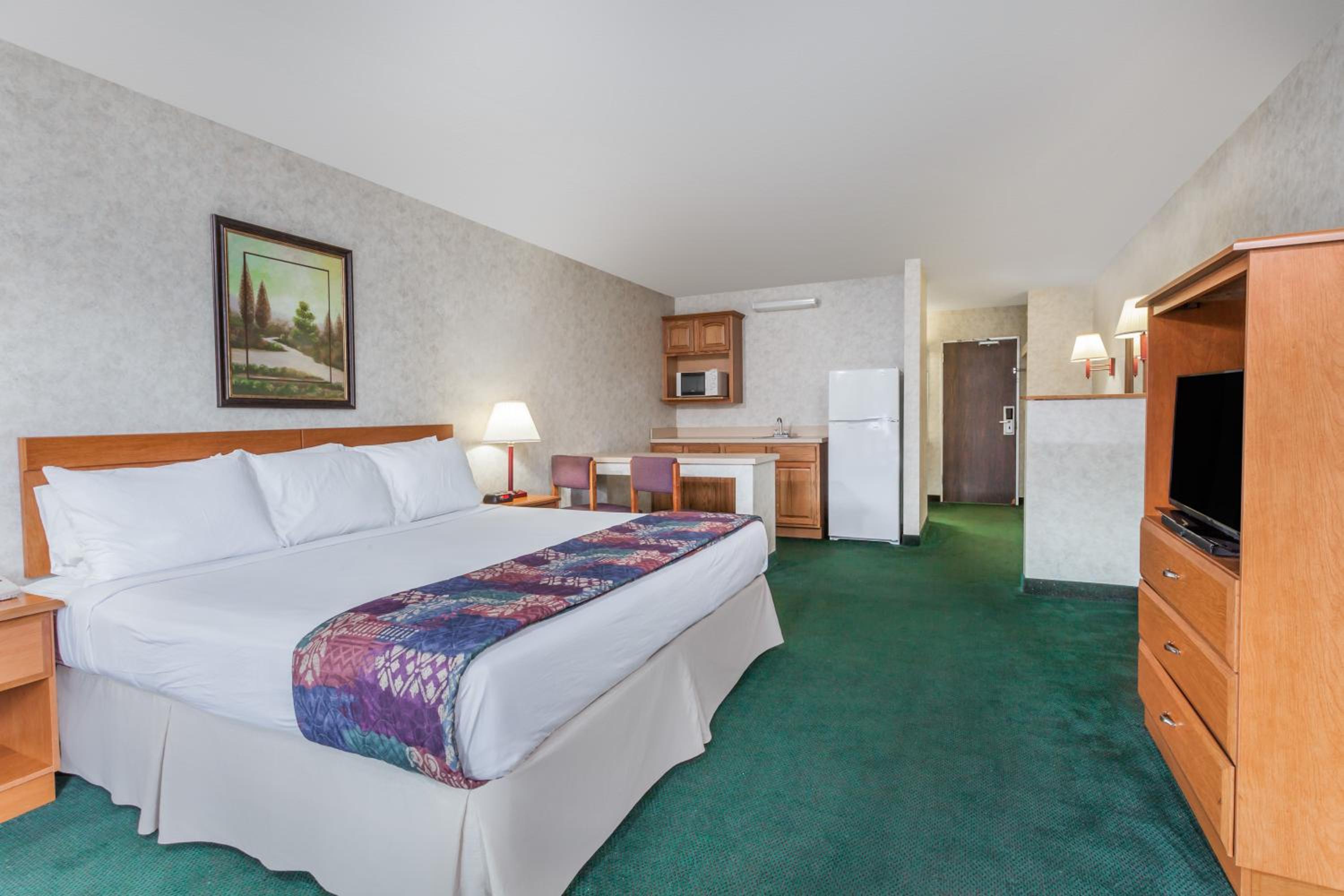 King Room with Kitchenette - Non-Smoking