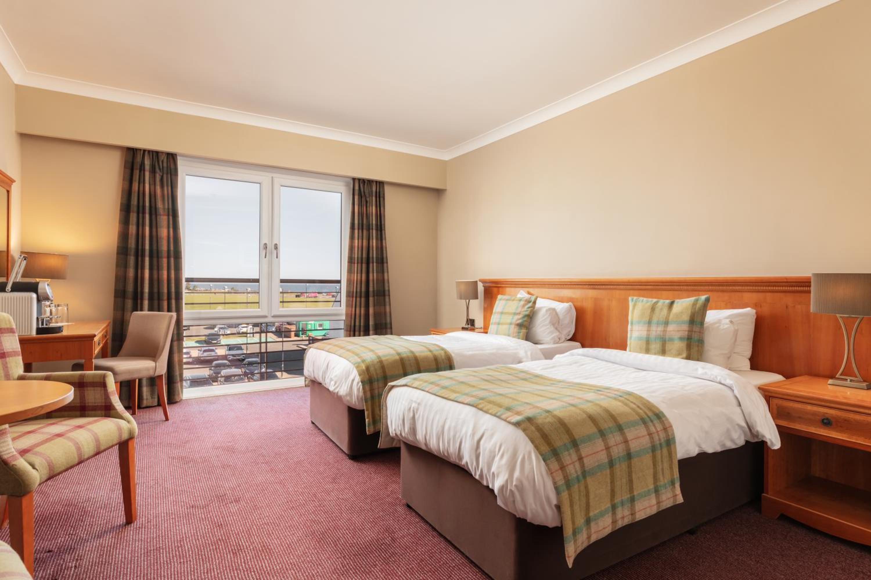 Standard Twin Room - Photo 1