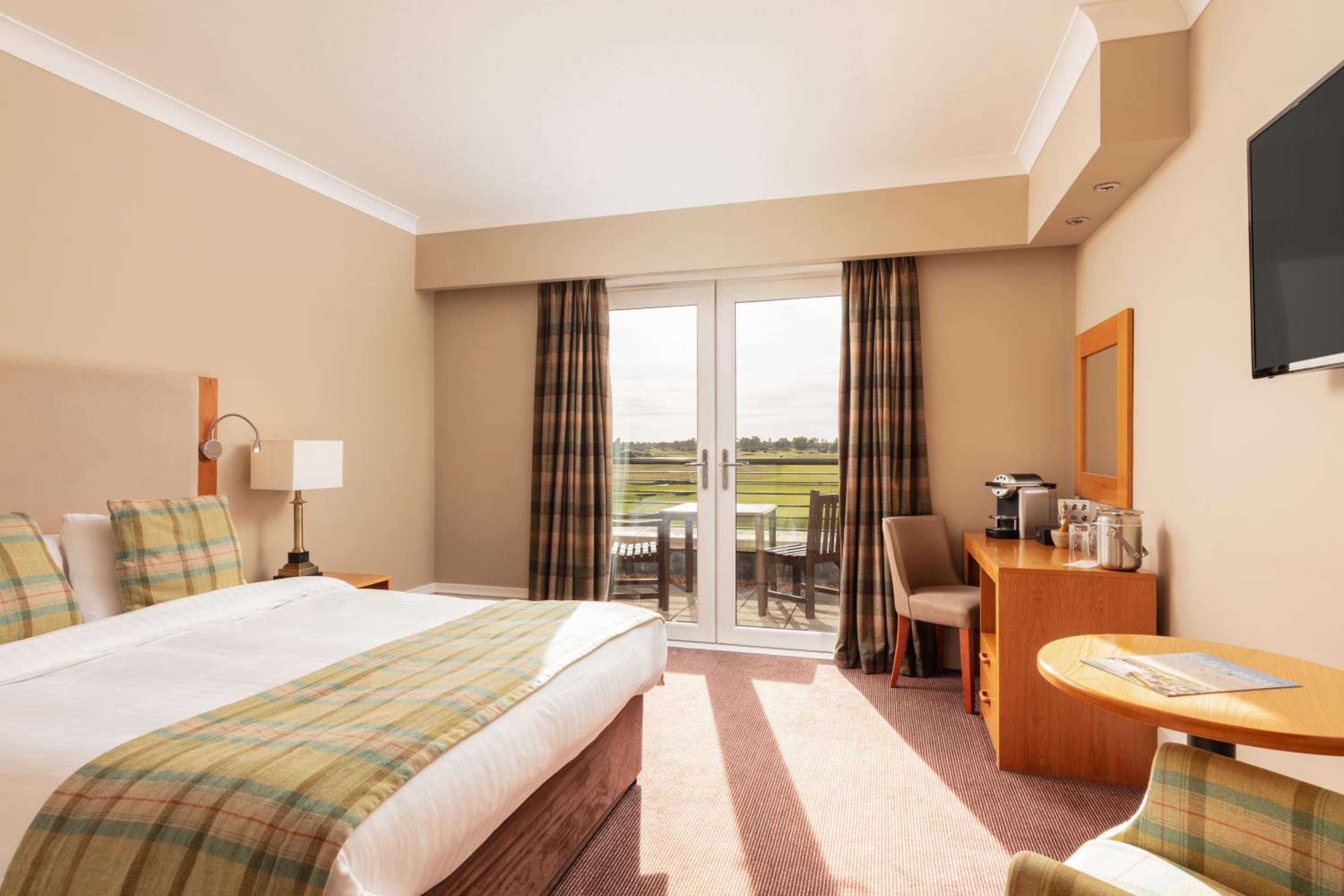 Deluxe Double Room with Balcony and Golf View - Photo 1
