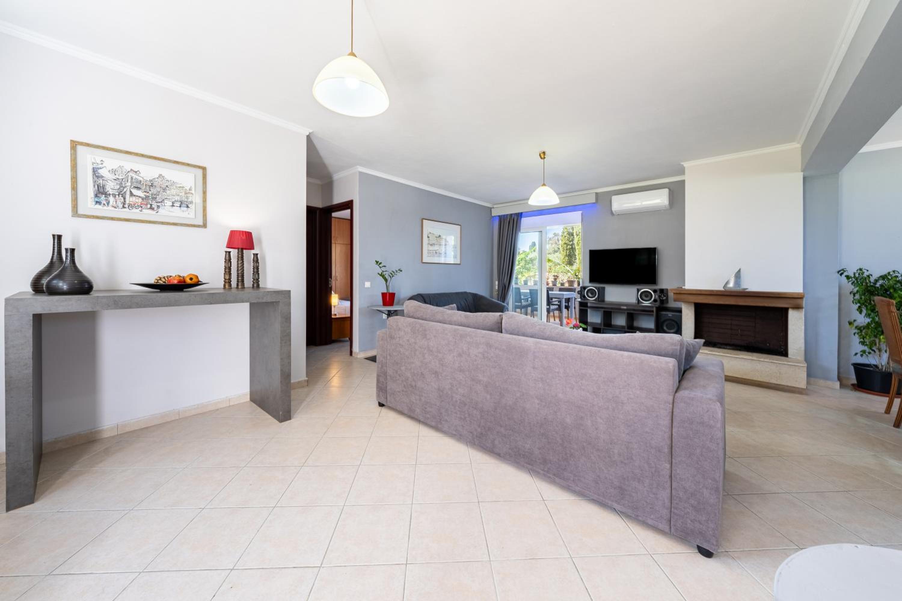 Two-Bedroom Deluxe Apartment with Garden View photo 3