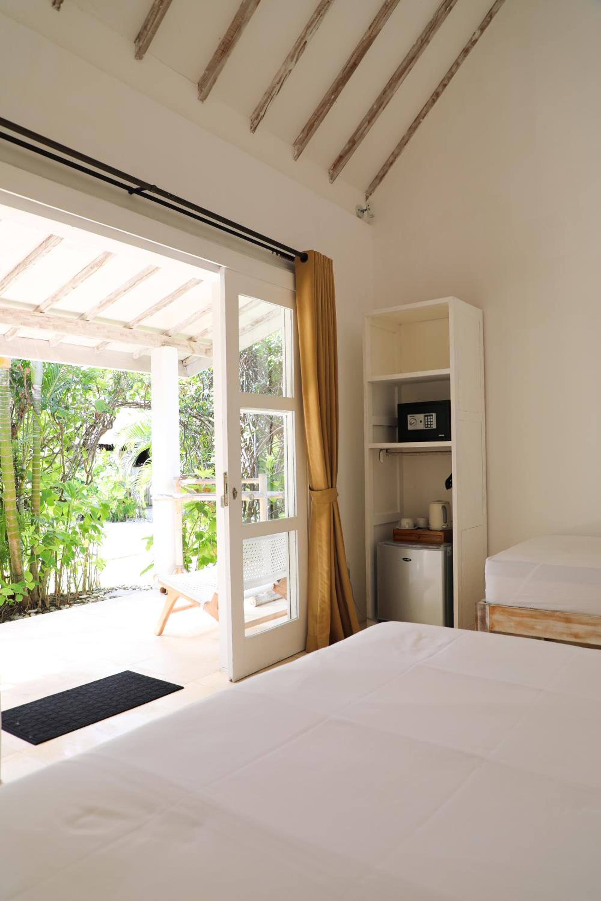 Bungalow with Garden View - Photo 1