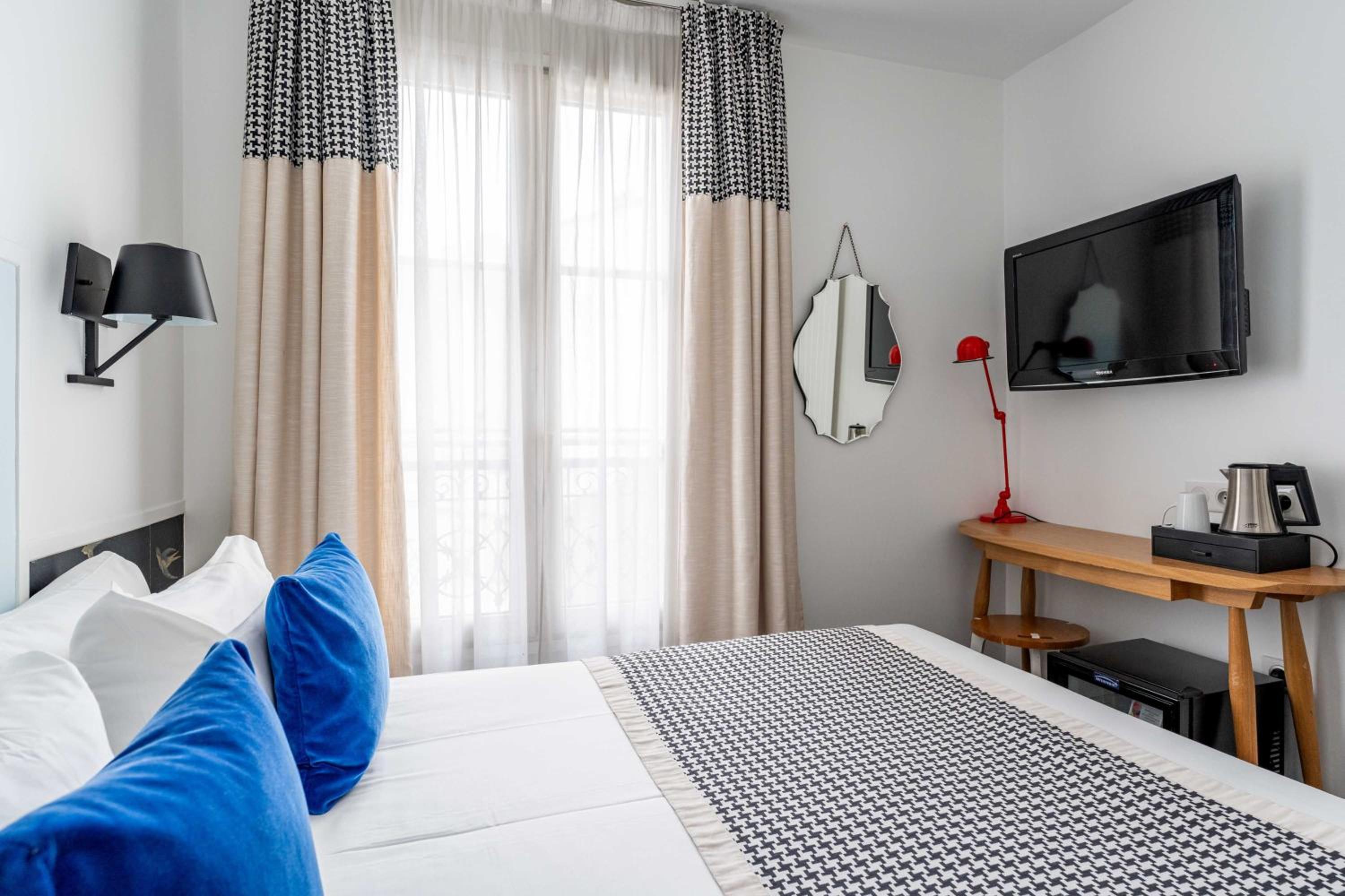 Single Room thumbnail 5