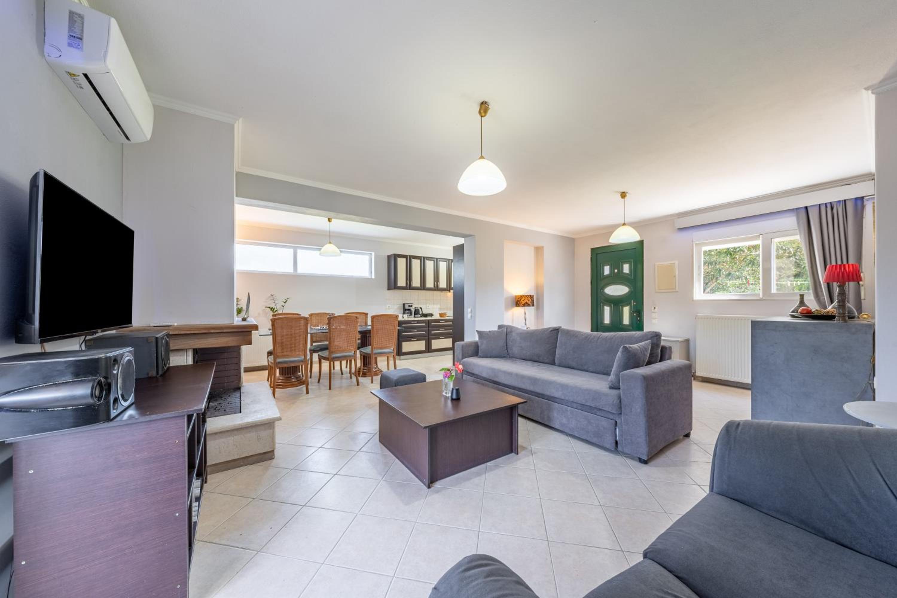 Two-Bedroom Deluxe Apartment with Garden View photo 1
