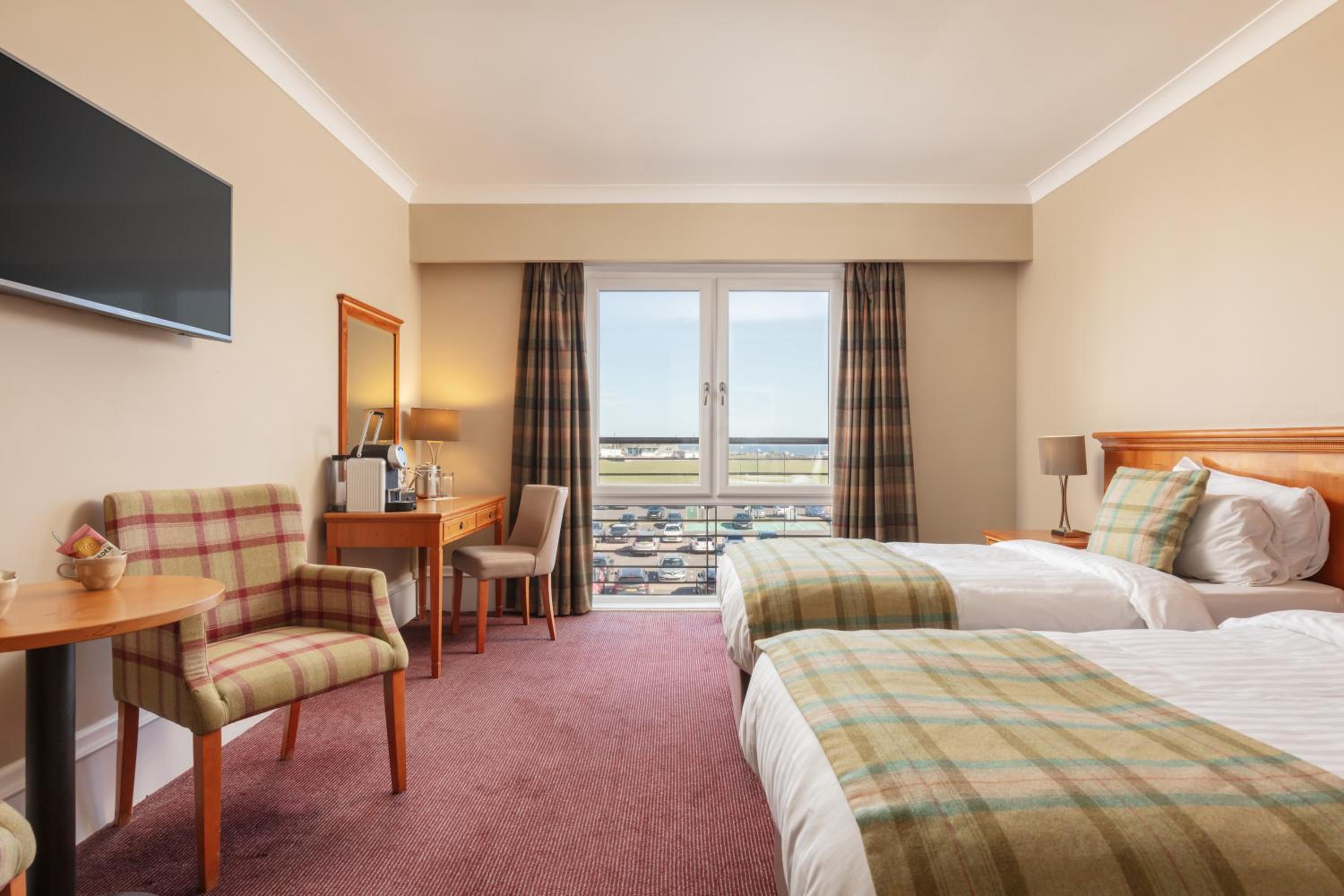 Standard Twin Room - Photo 4