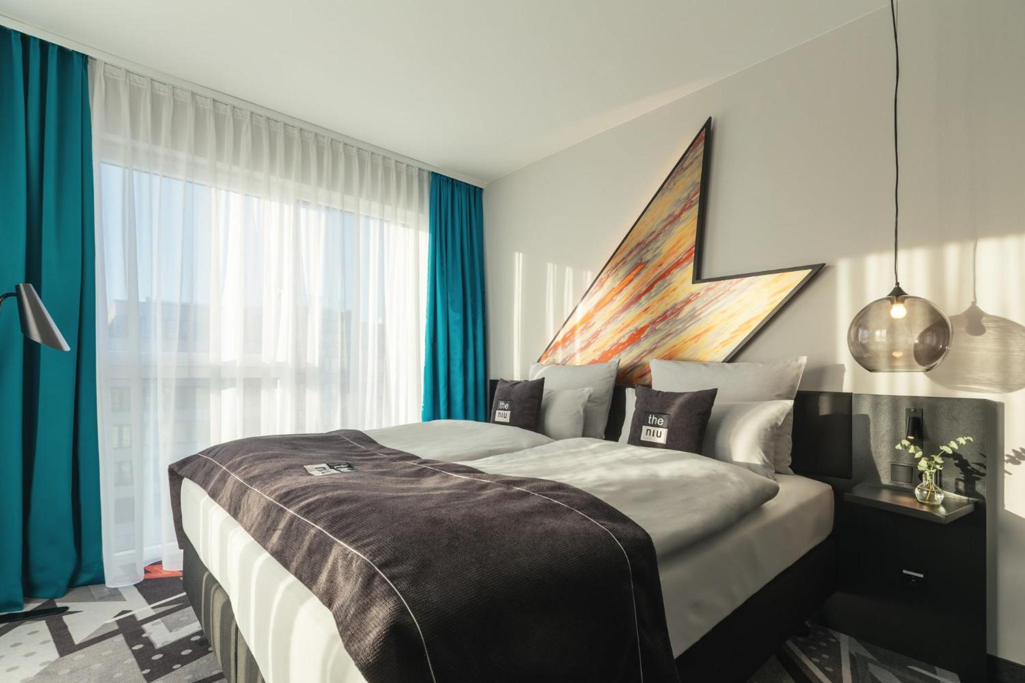 Standard Queen Room - Accessible photo 3