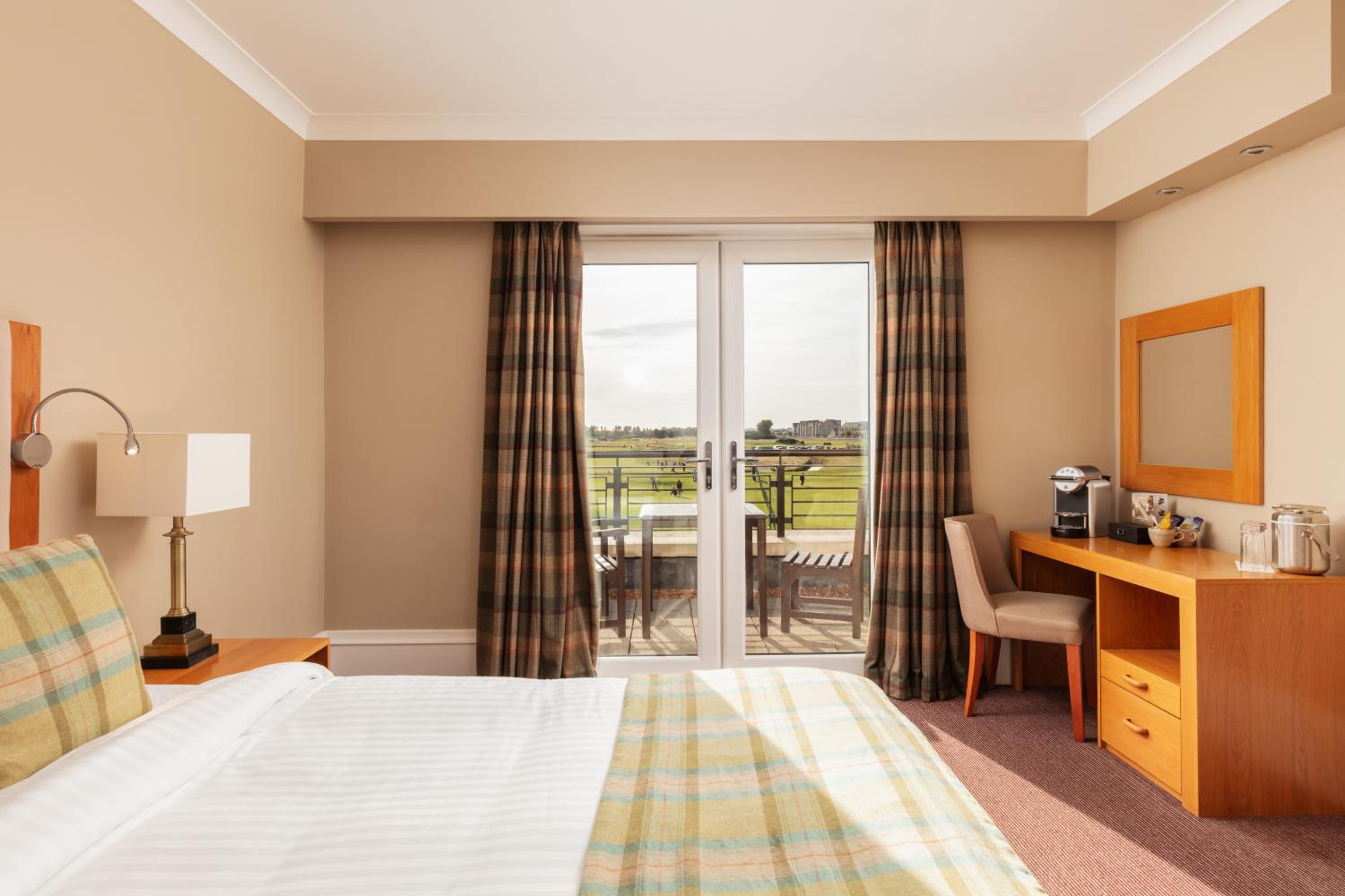 Deluxe Double Room with Balcony and Golf View - Photo 4