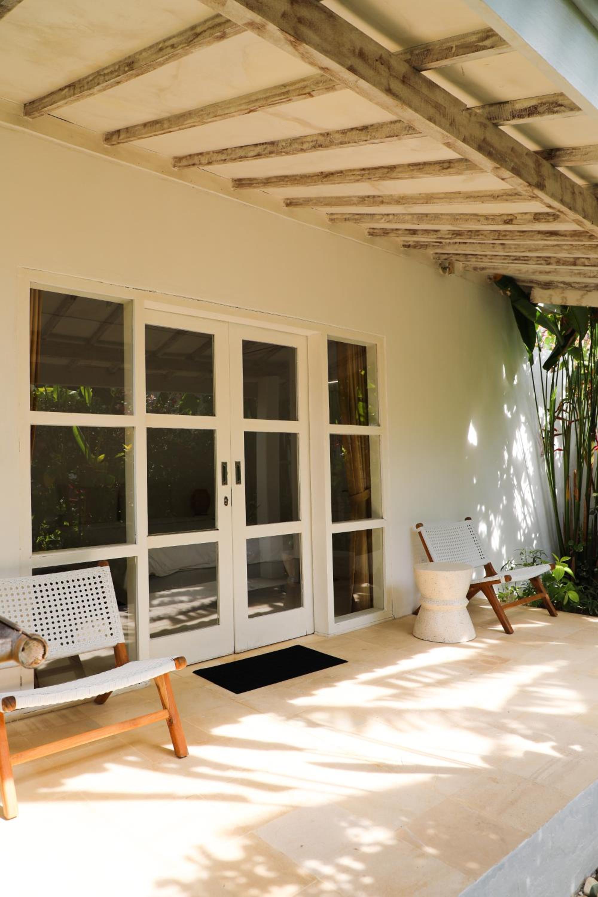 Bungalow with Garden View - Photo 2