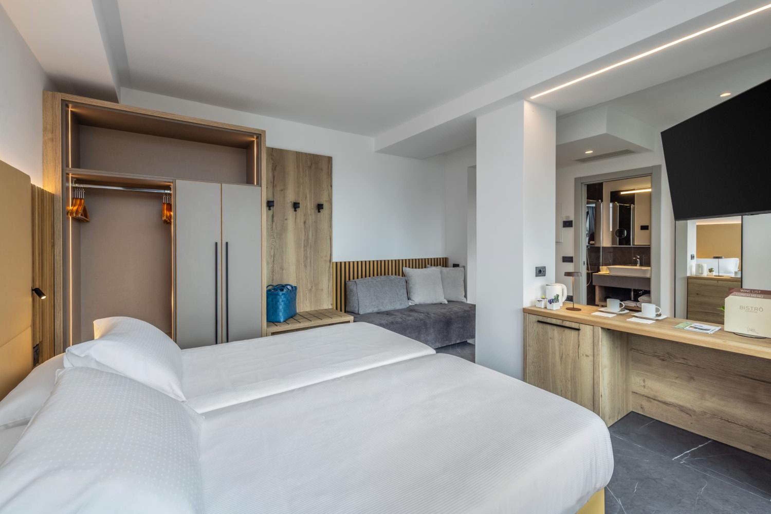 Superior Double Room with Balcony photo 1