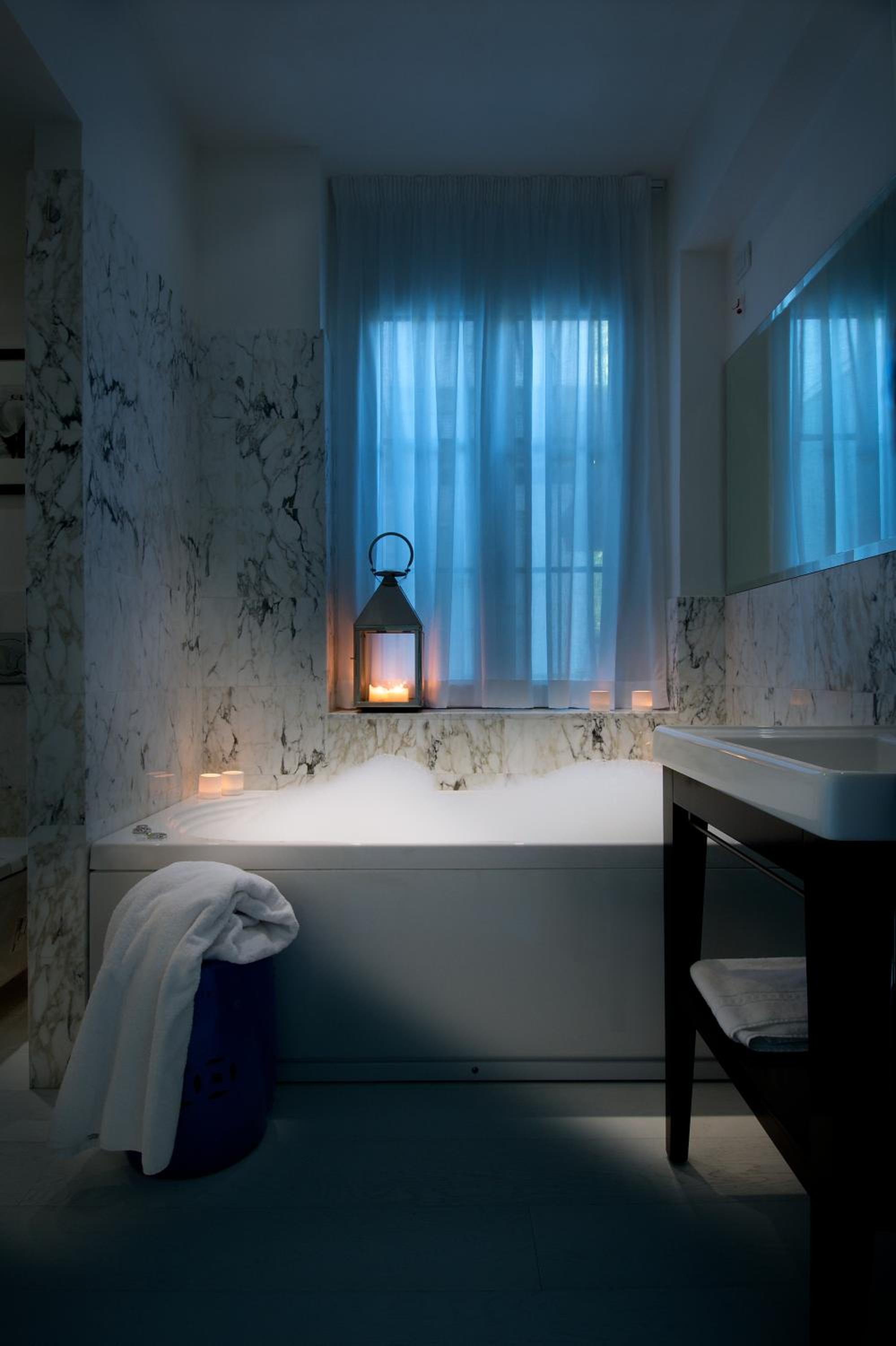 Deluxe Double Room with Balcony with Spa Access photo 3