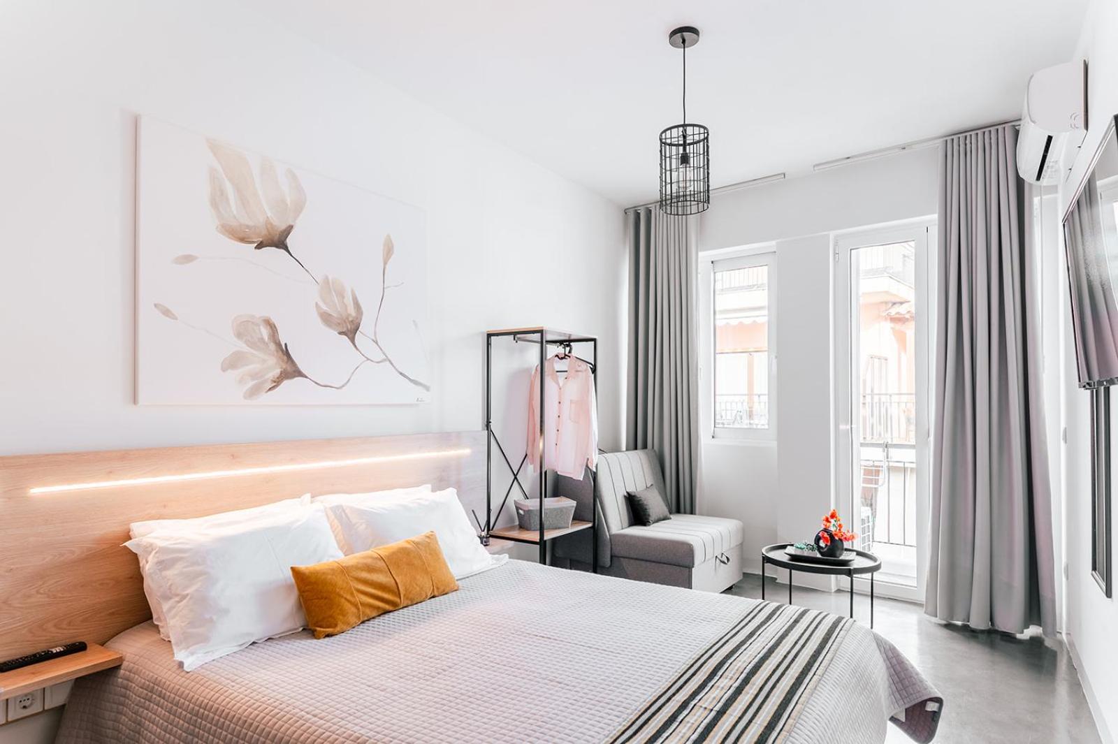 Deluxe Double Room (2 Adults + 1 Child)
