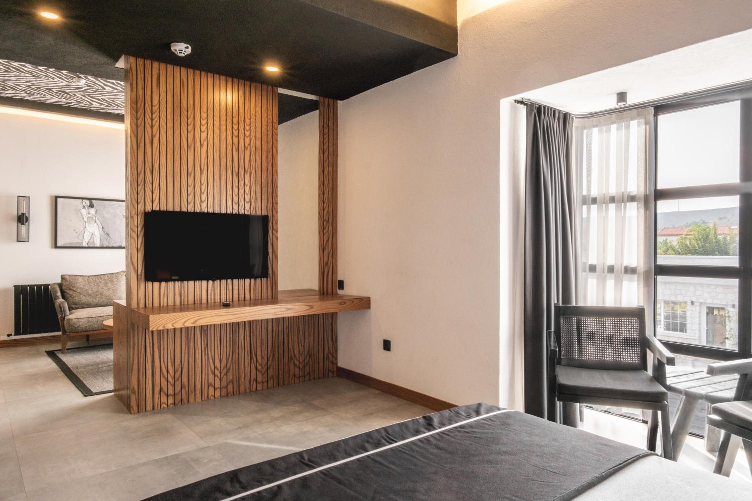 Suite - Photo 3