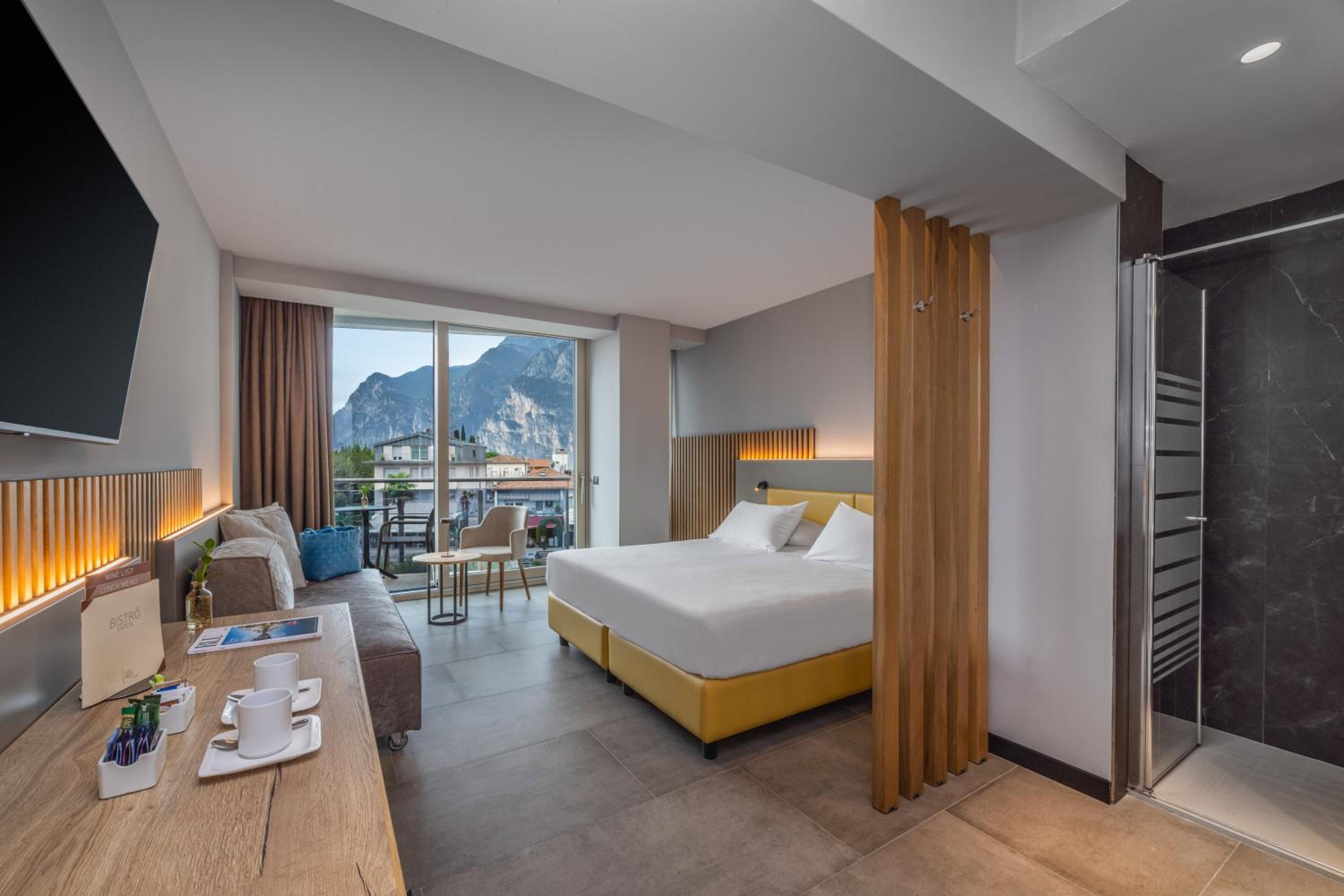 Deluxe Double Room with Lake View and Balcony - Photo 1